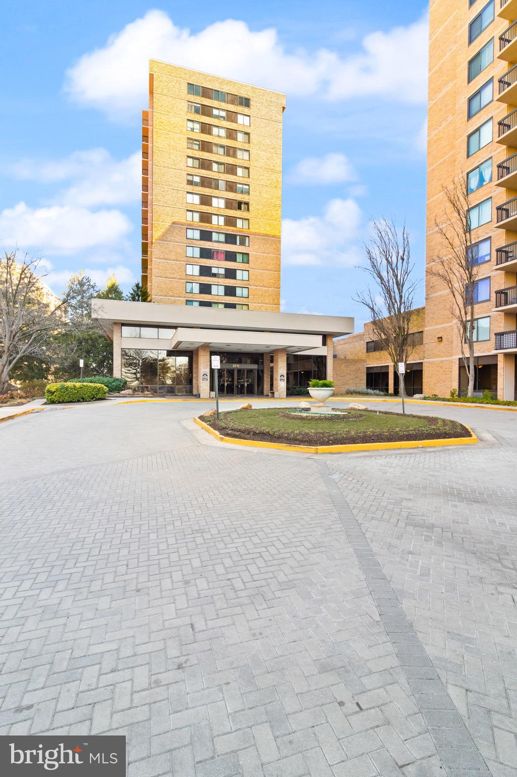 SKYLINE HOUSE - Residential Lease