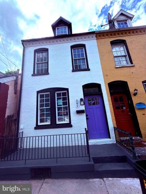 Townhouse For Sale - 342 Beaver Street<br/> LANCASTER, PA 17603