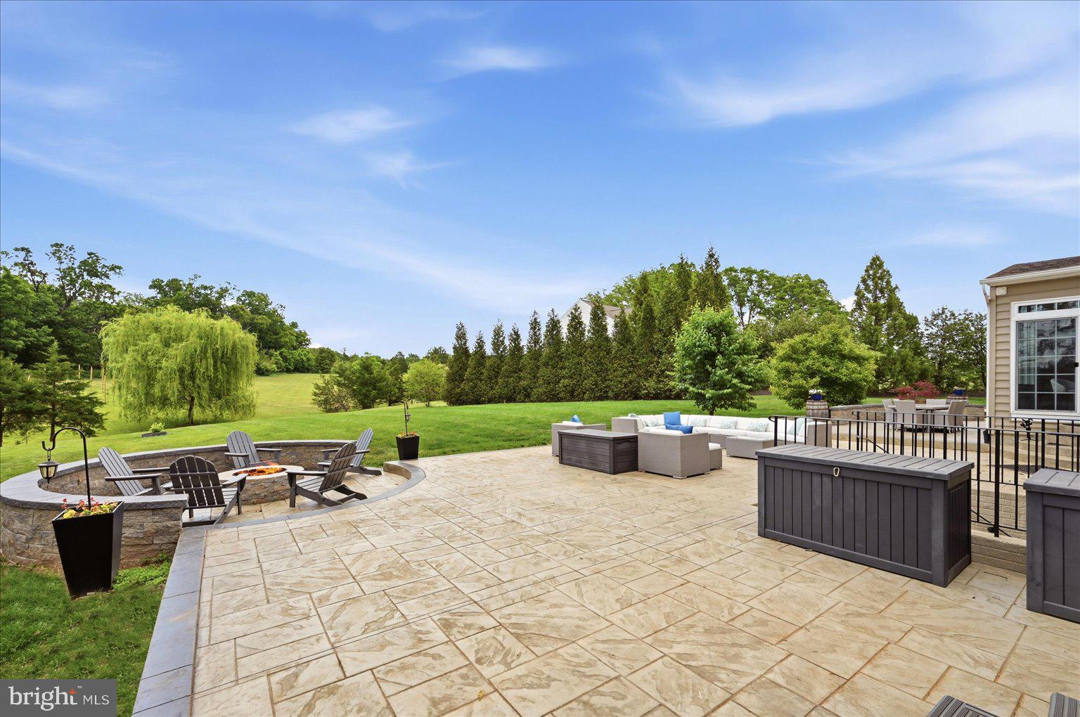 ESTATES @ CREIGHTON FARM - Residential
