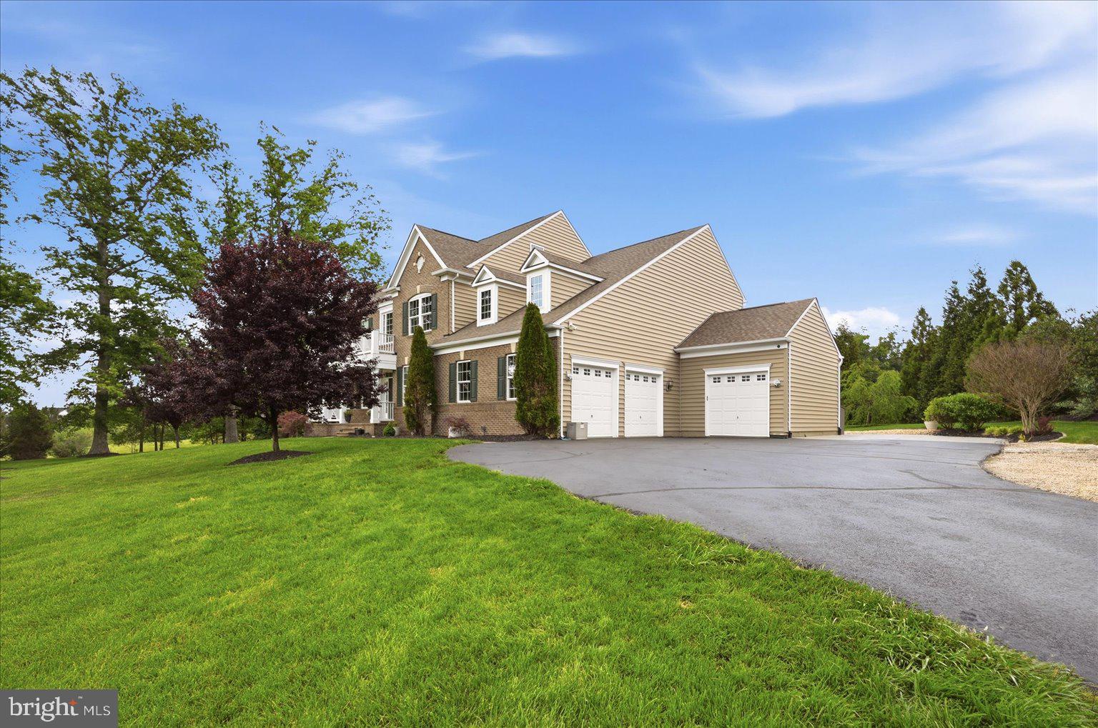 ESTATES @ CREIGHTON FARM - Residential