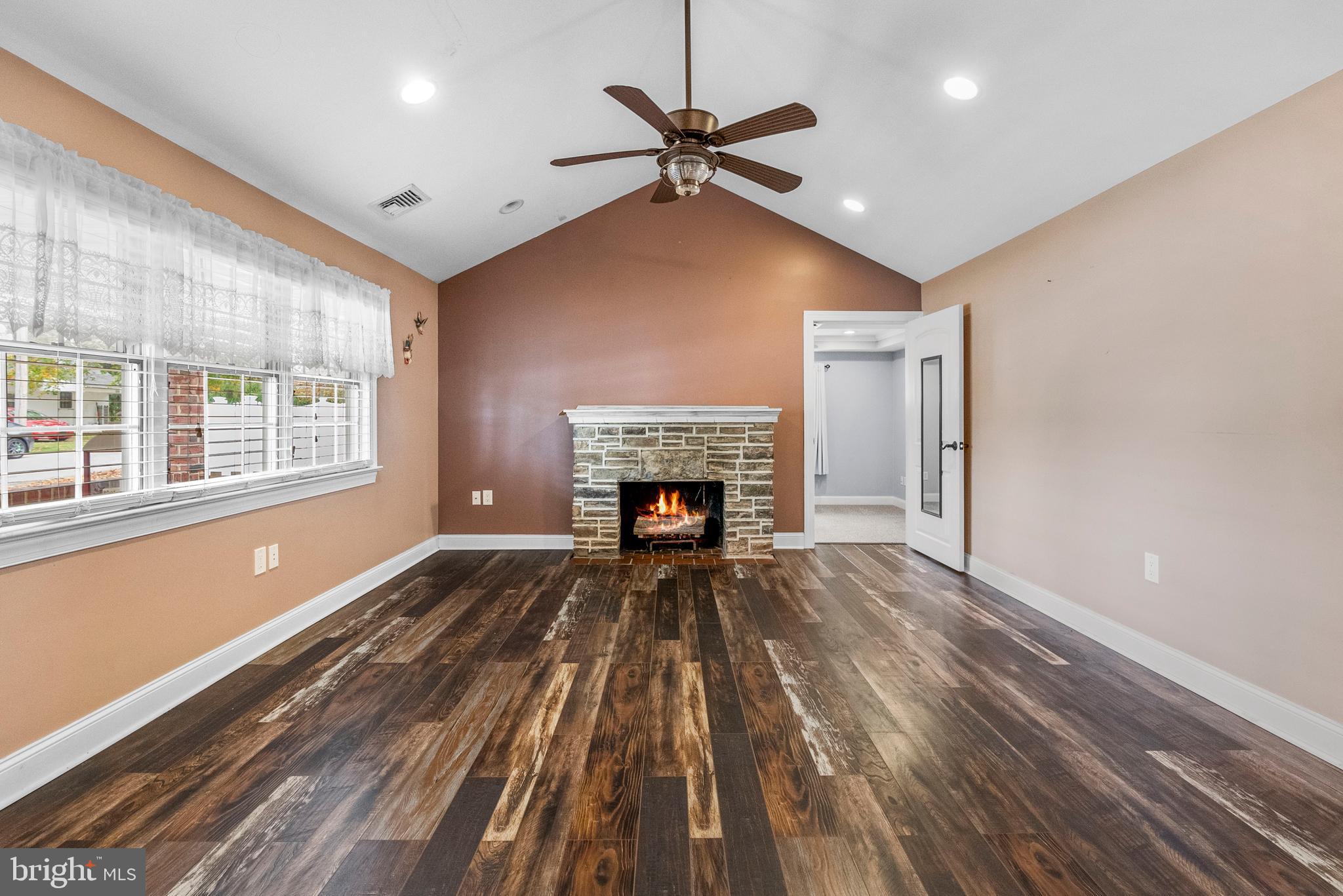 BELMONT TERR - Residential