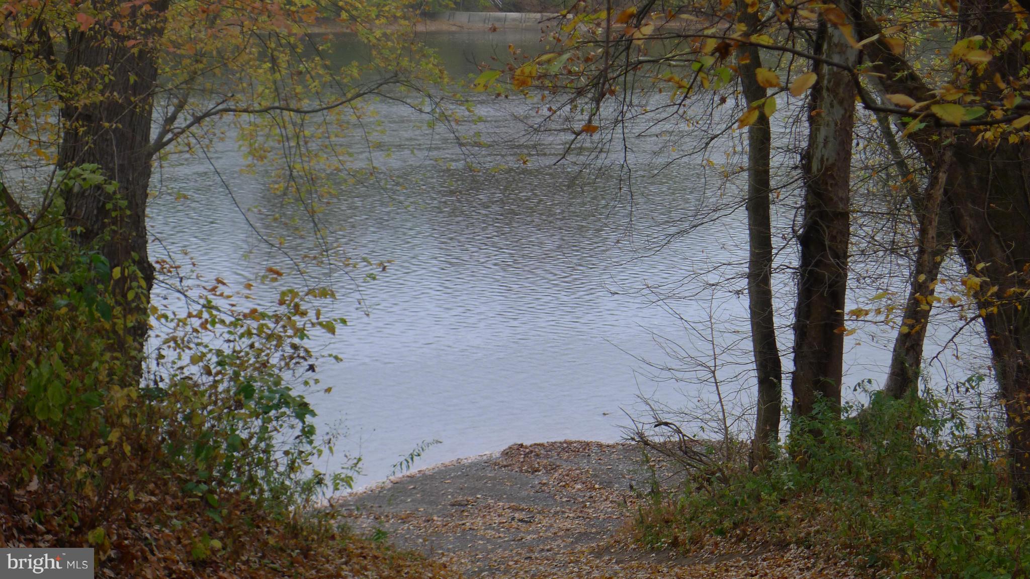 POTOMAC PARK ESTATES - Land