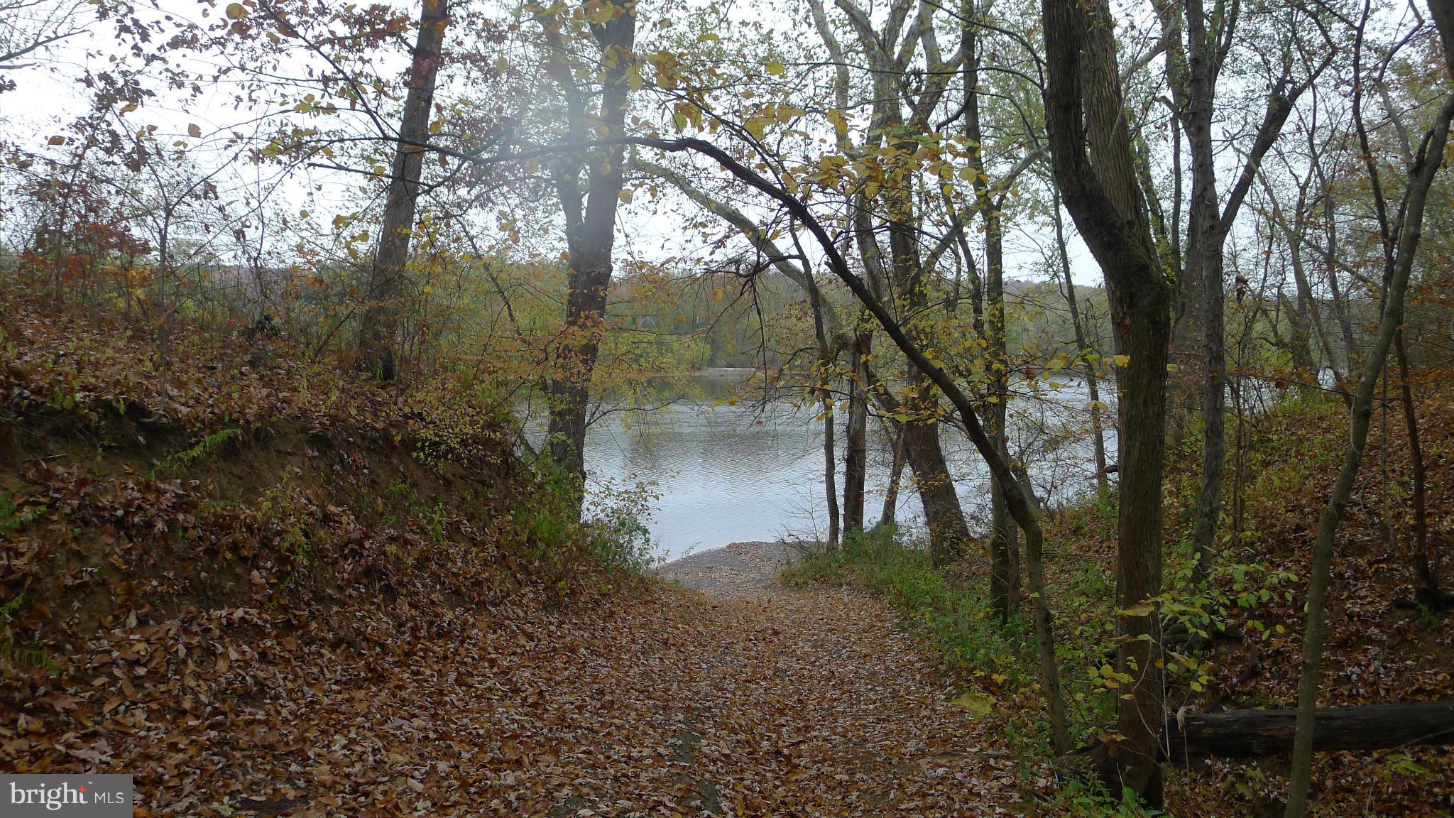 POTOMAC PARK ESTATES - Land