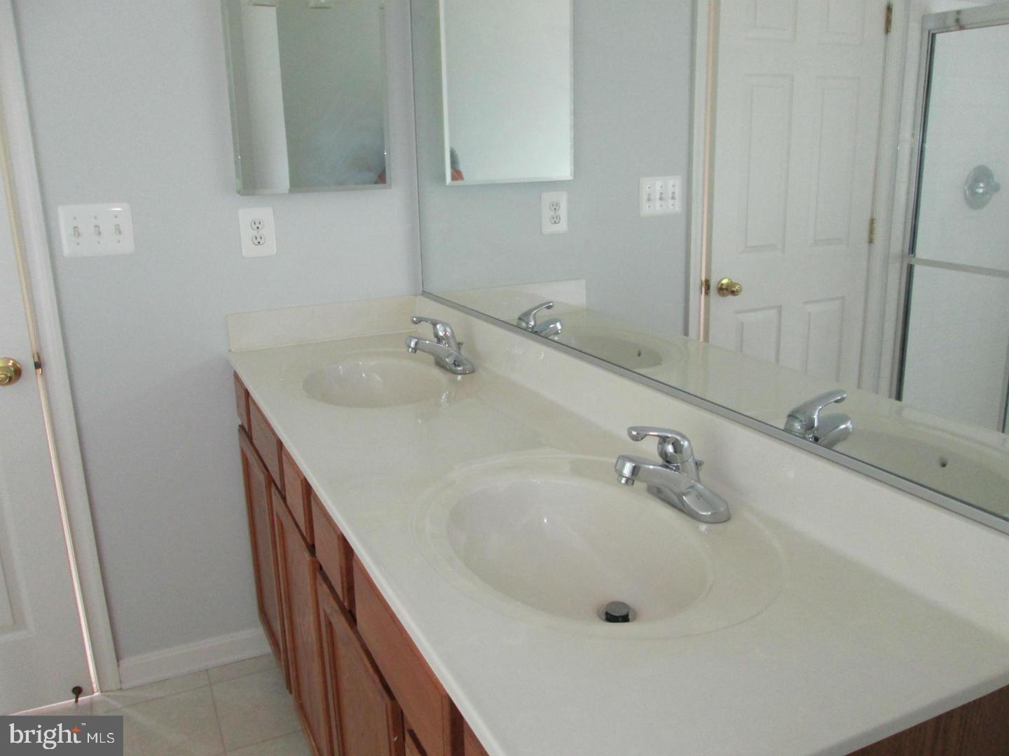 SENECA VIEW ESTATES - Residential Lease