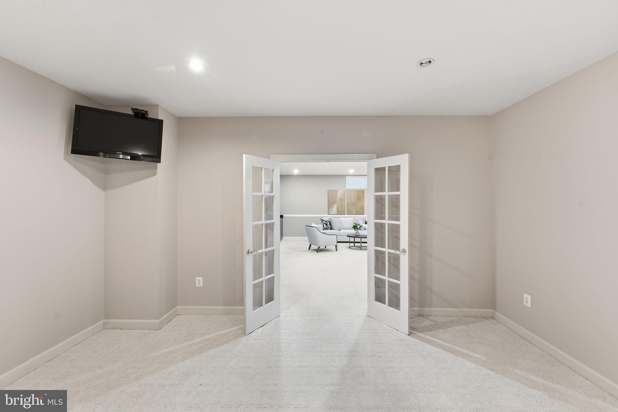 ESTATES AT ROSELAND - Residential