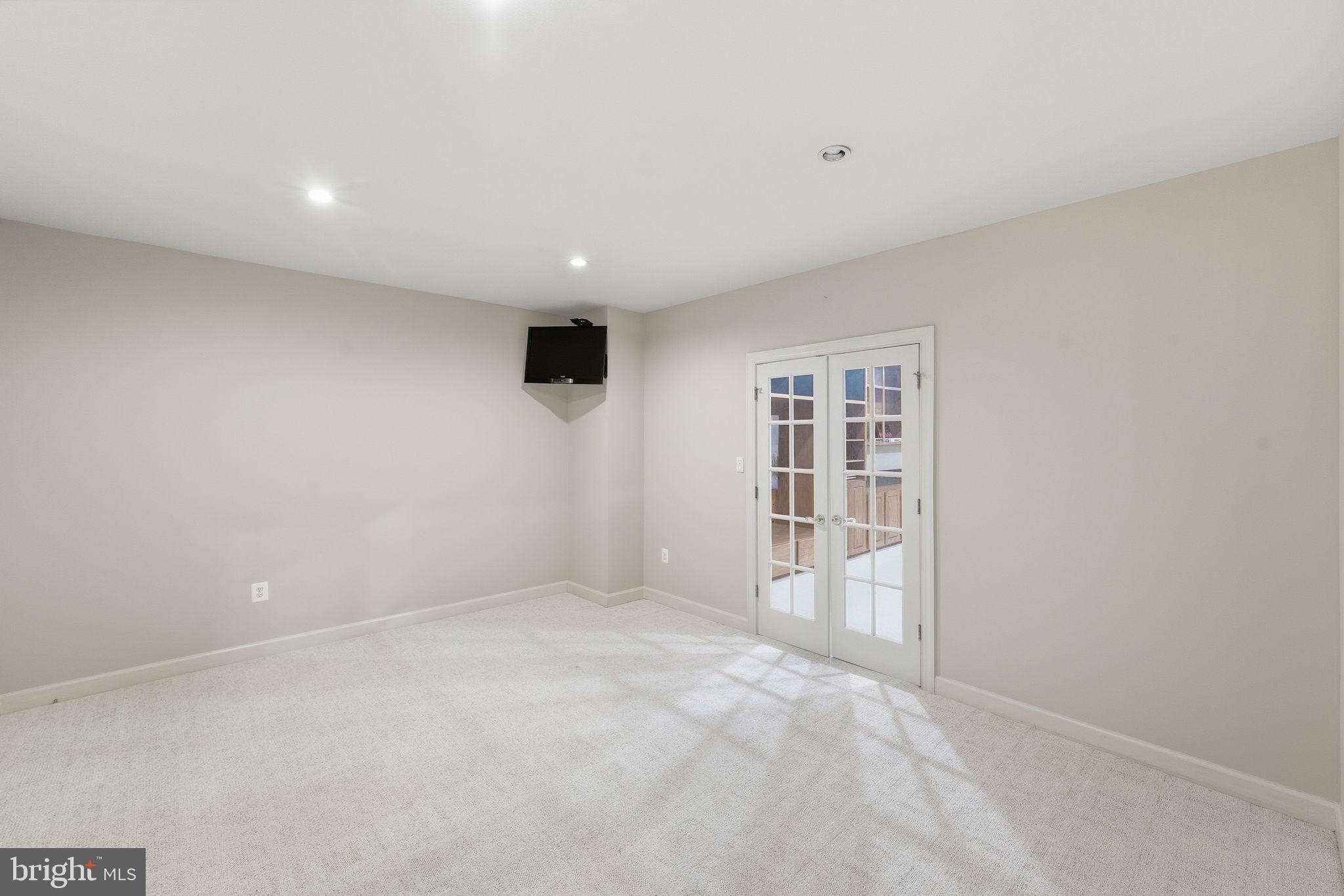 ESTATES AT ROSELAND - Residential