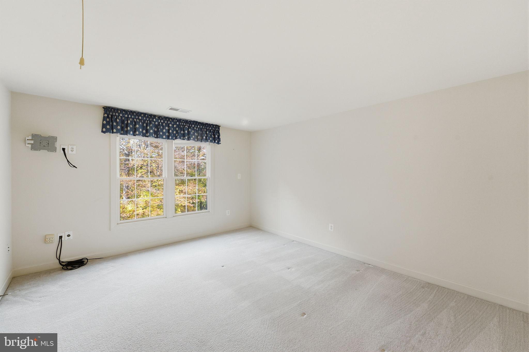 ESTATES AT ROSELAND - Residential