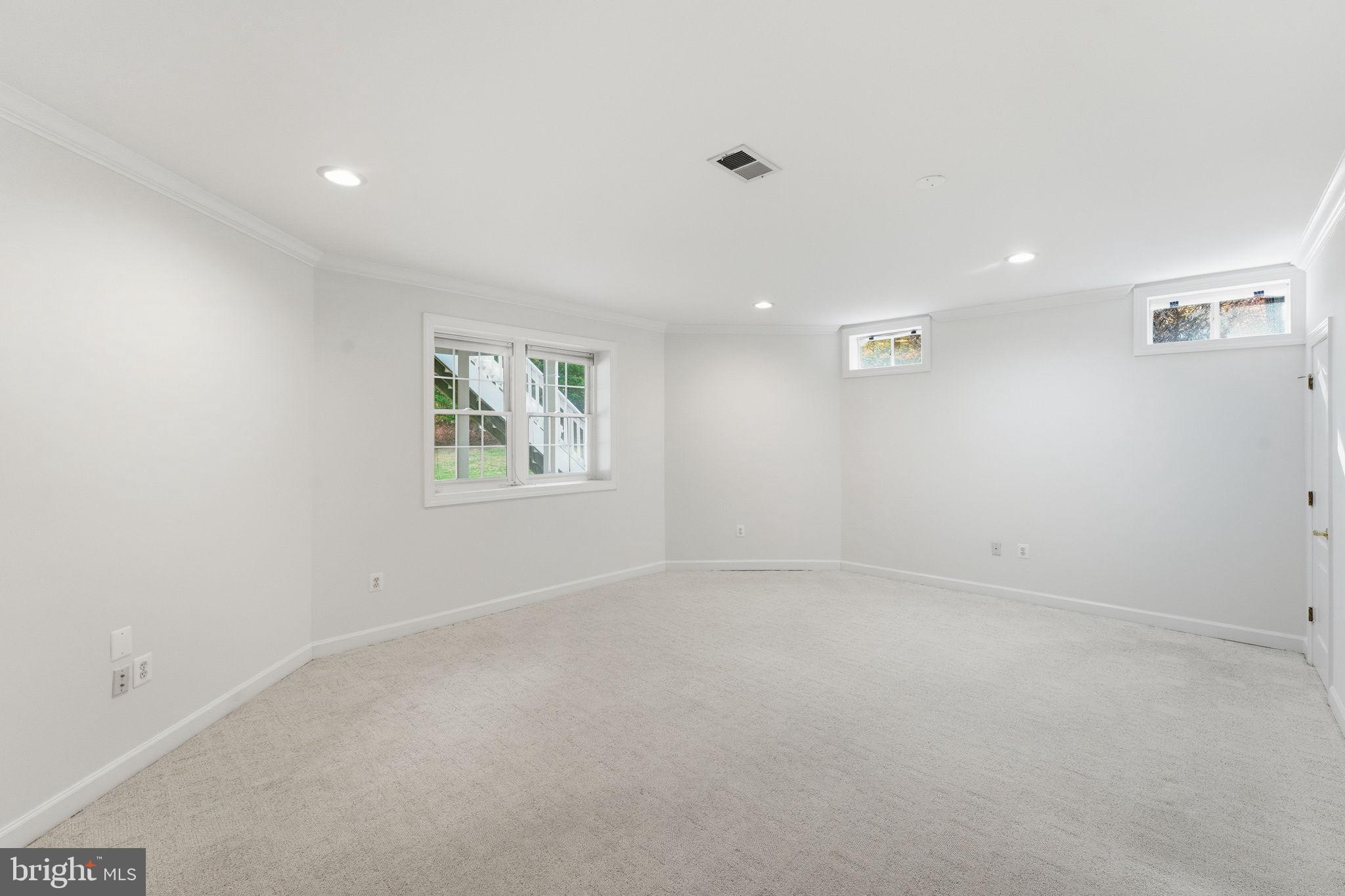 ESTATES AT ROSELAND - Residential