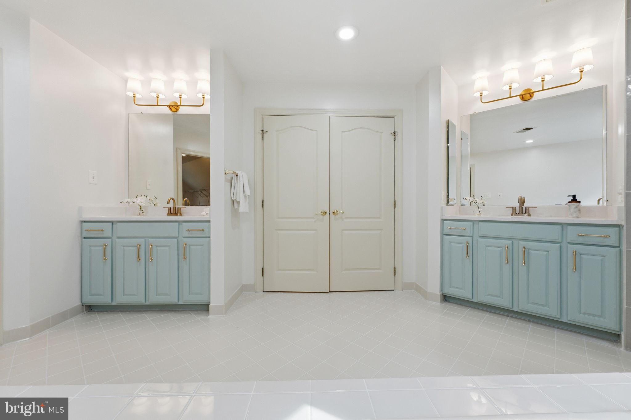 ESTATES AT ROSELAND - Residential