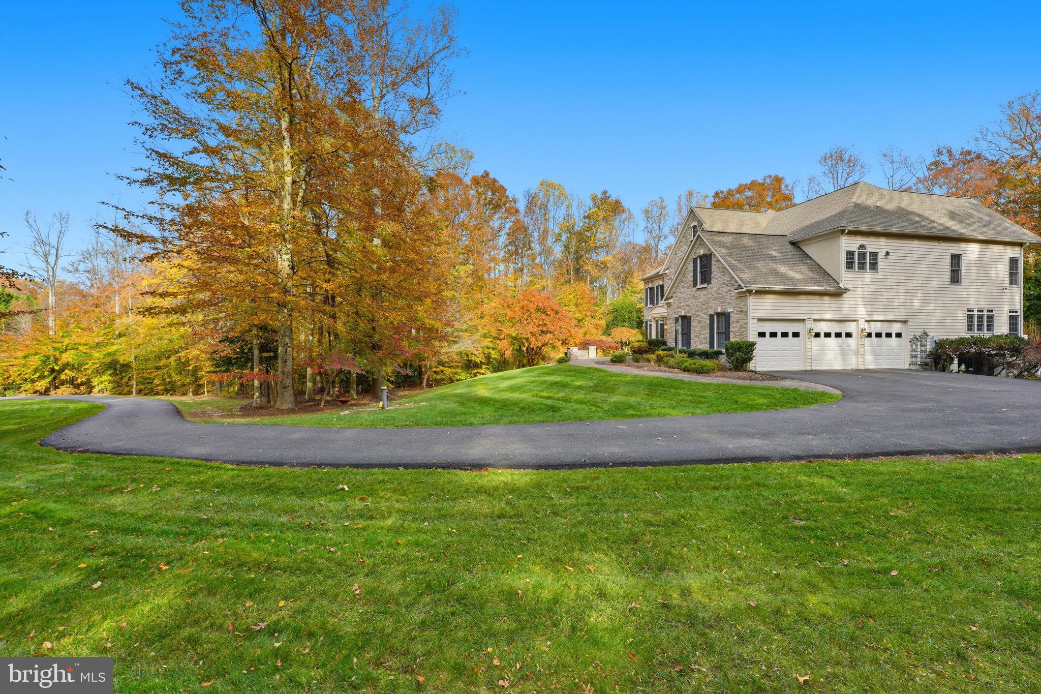 ESTATES AT ROSELAND - Residential