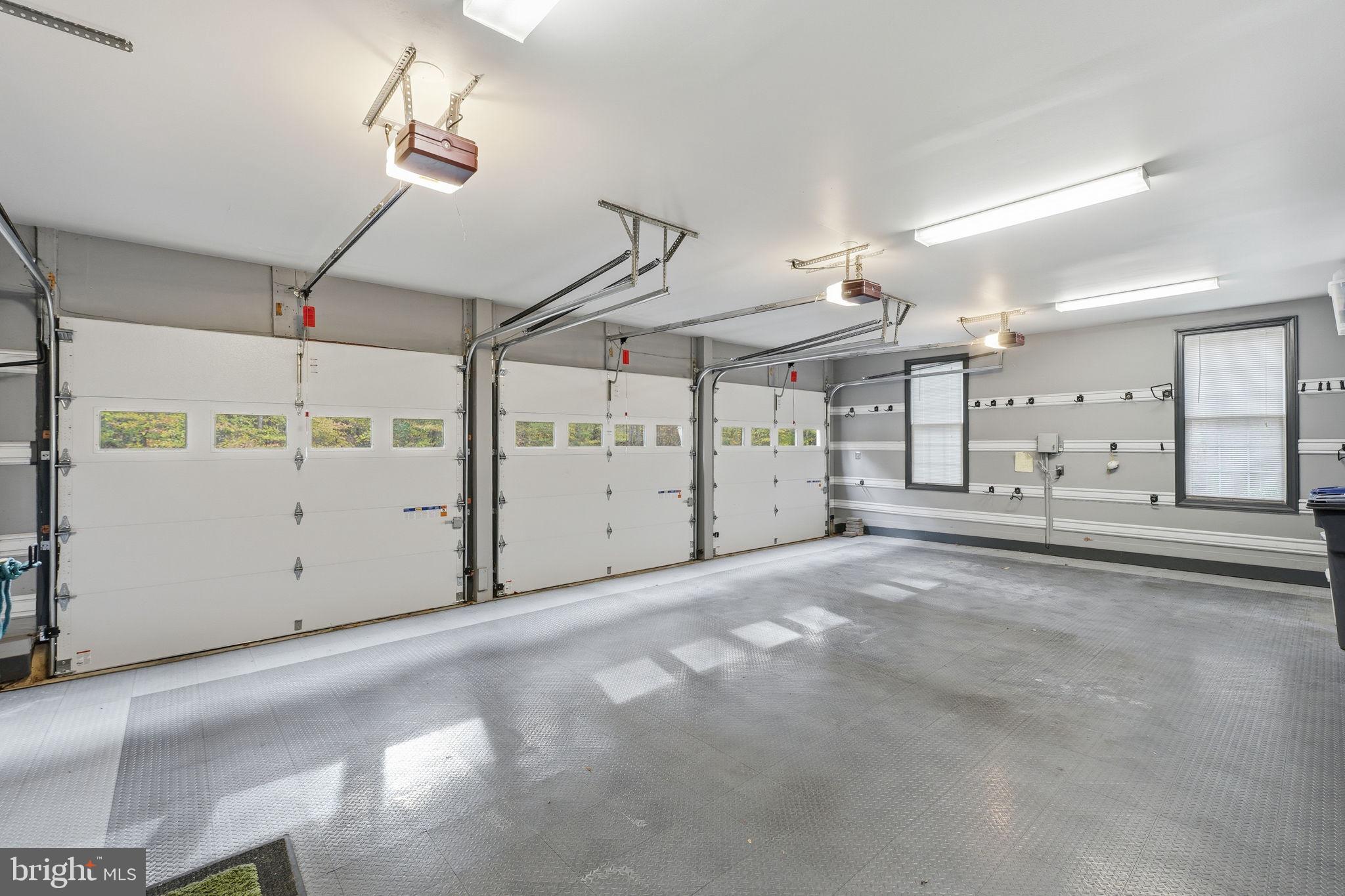 ESTATES AT ROSELAND - Residential