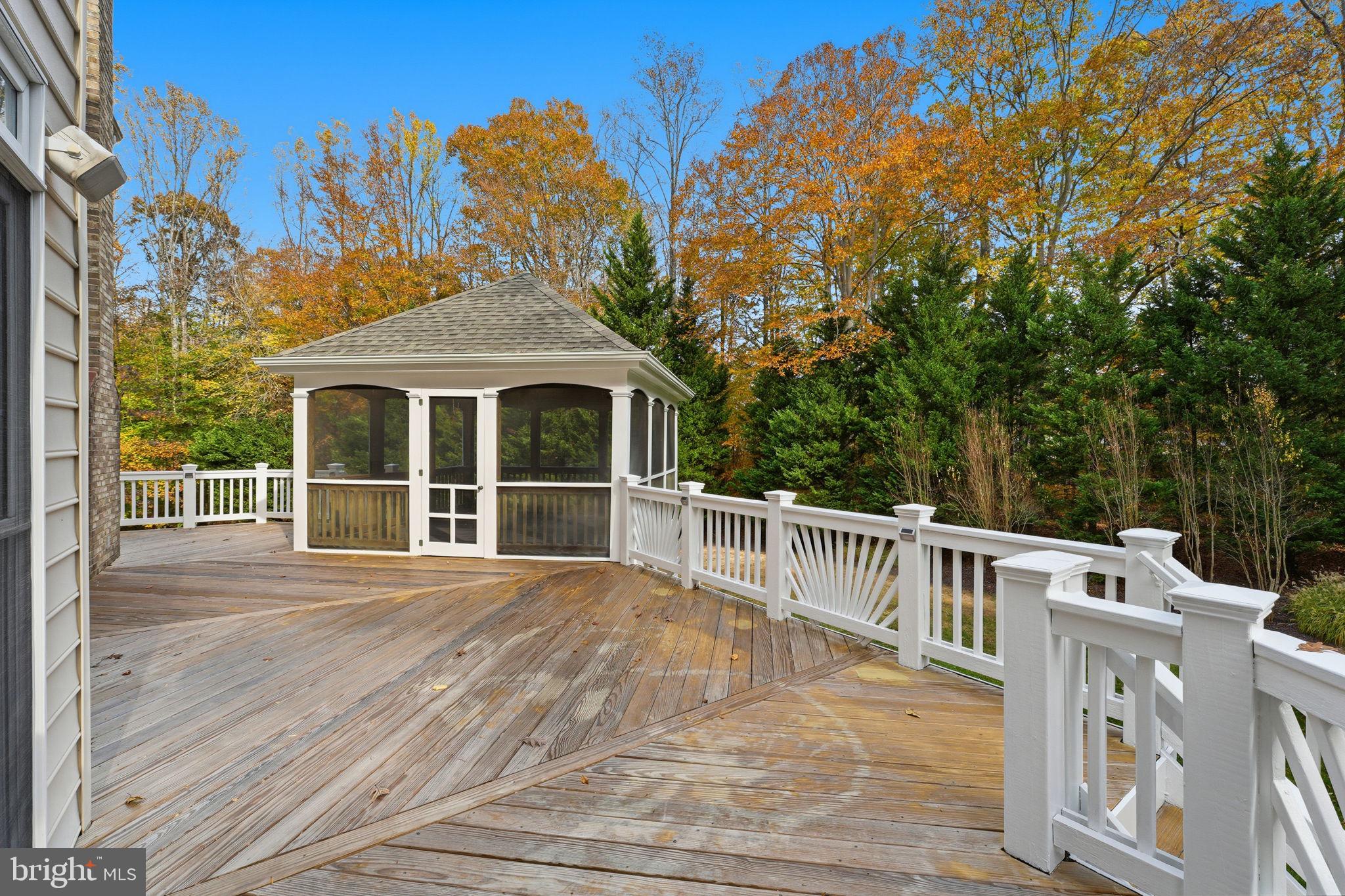 ESTATES AT ROSELAND - Residential