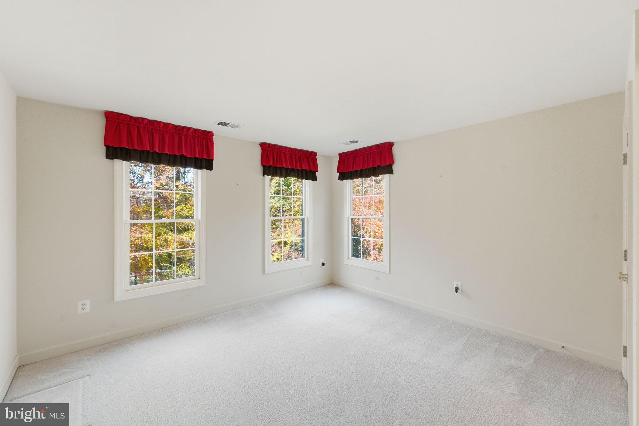 ESTATES AT ROSELAND - Residential