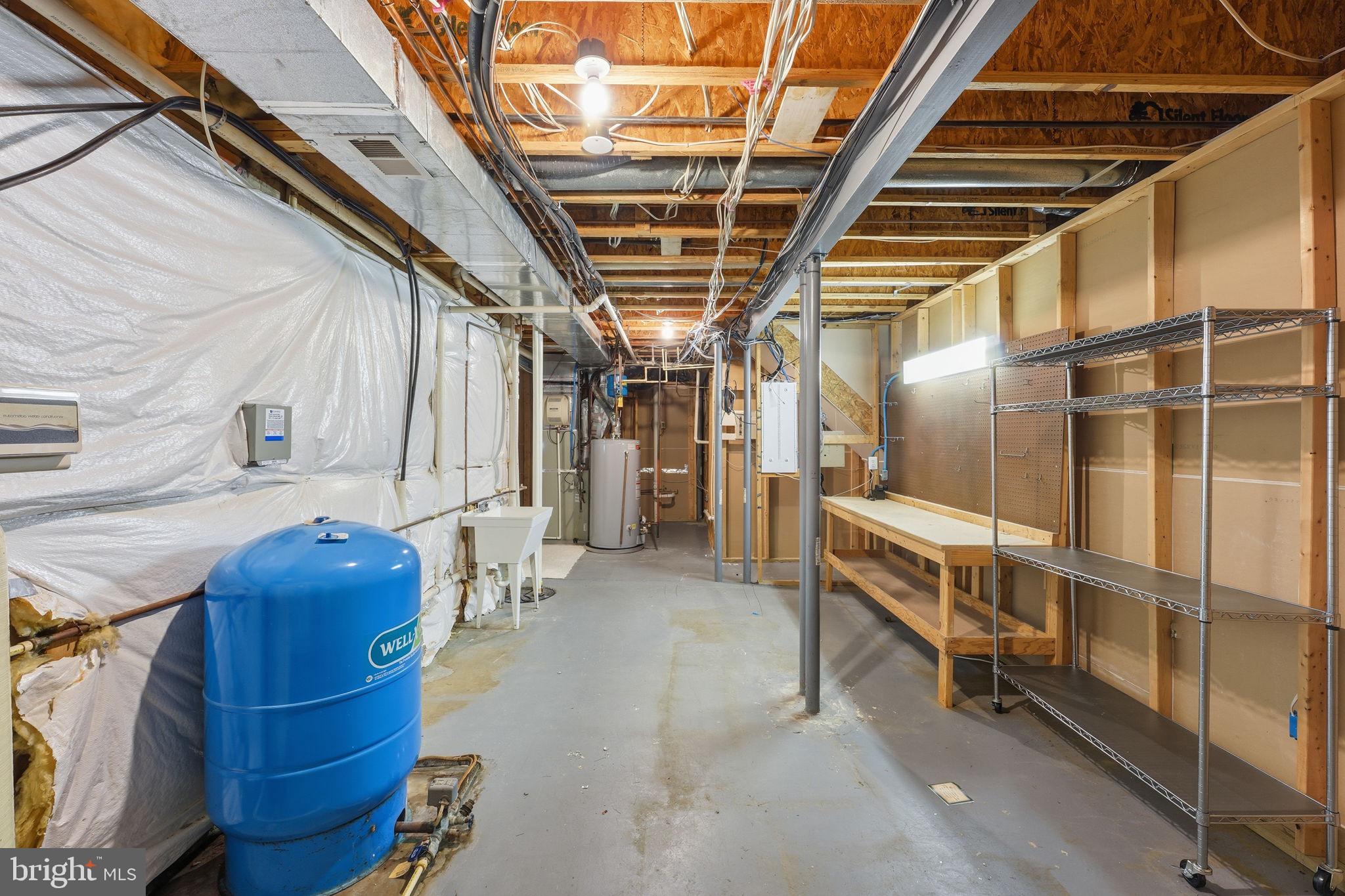 ESTATES AT ROSELAND - Residential