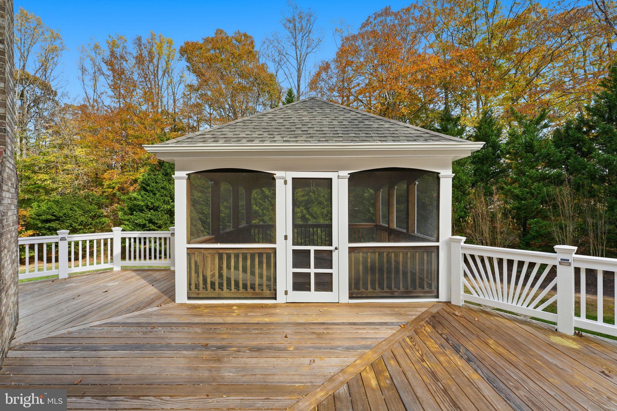 ESTATES AT ROSELAND - Residential