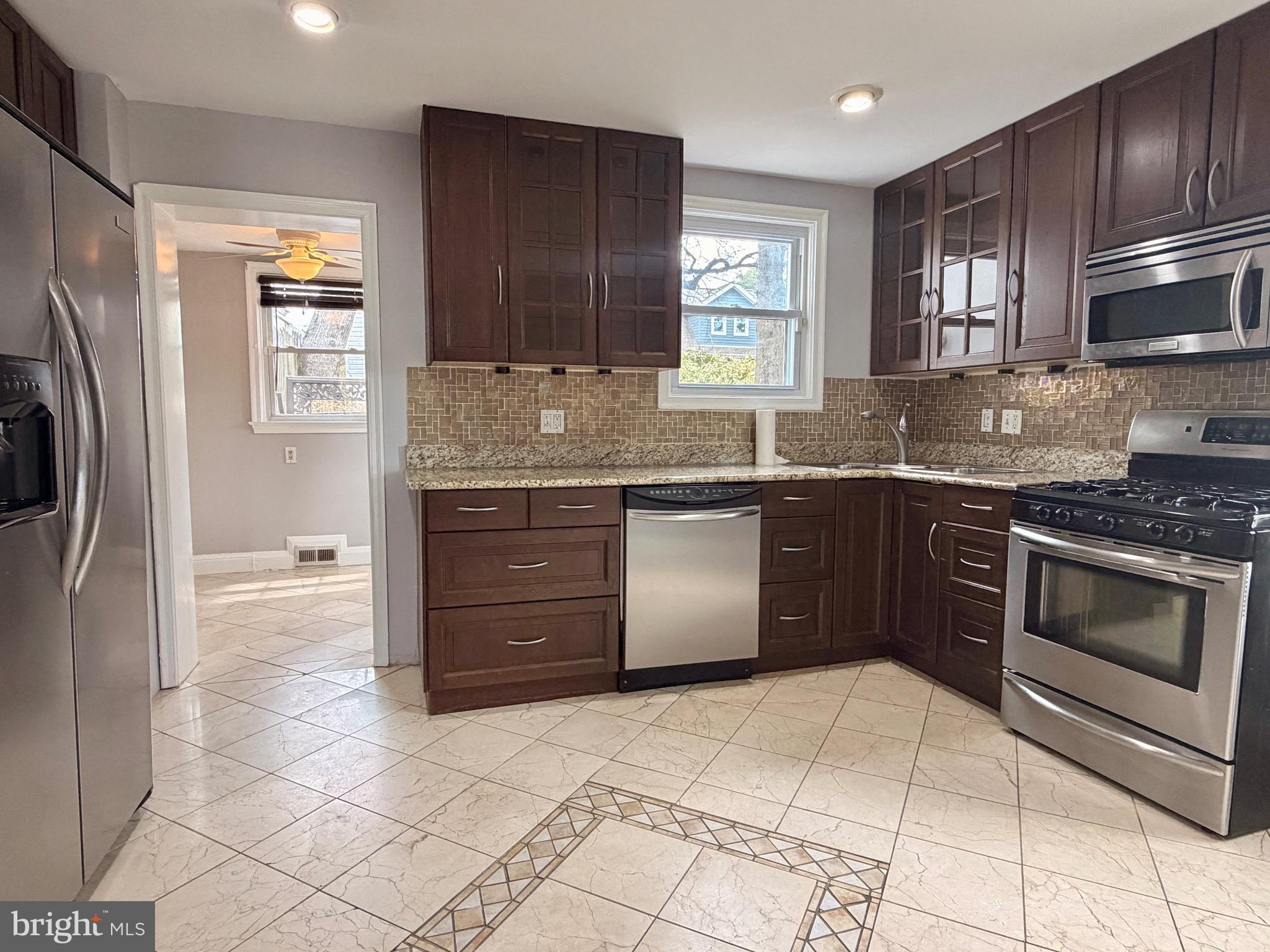 LAKE WALKER - Residential