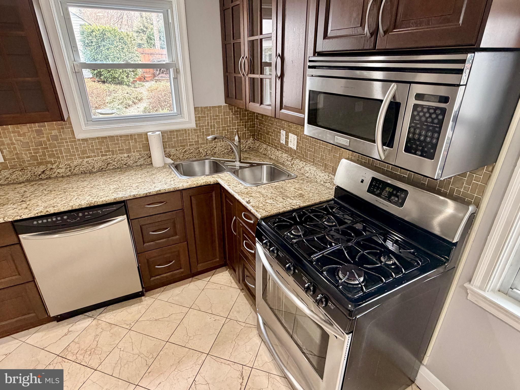 LAKE WALKER - Residential