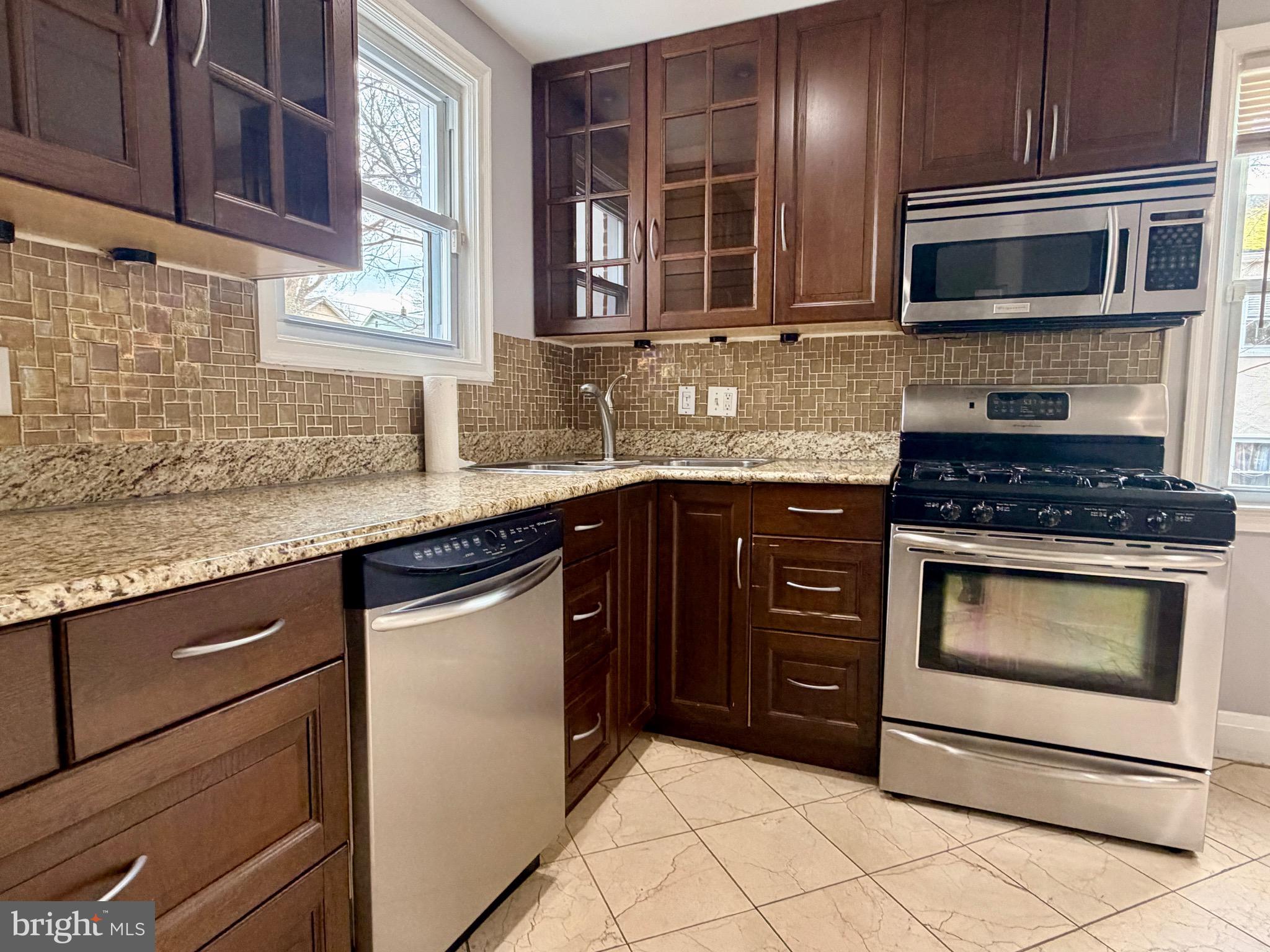 LAKE WALKER - Residential