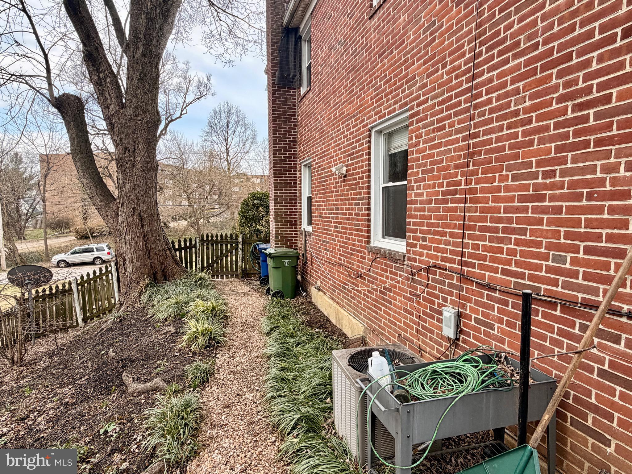 LAKE WALKER - Residential