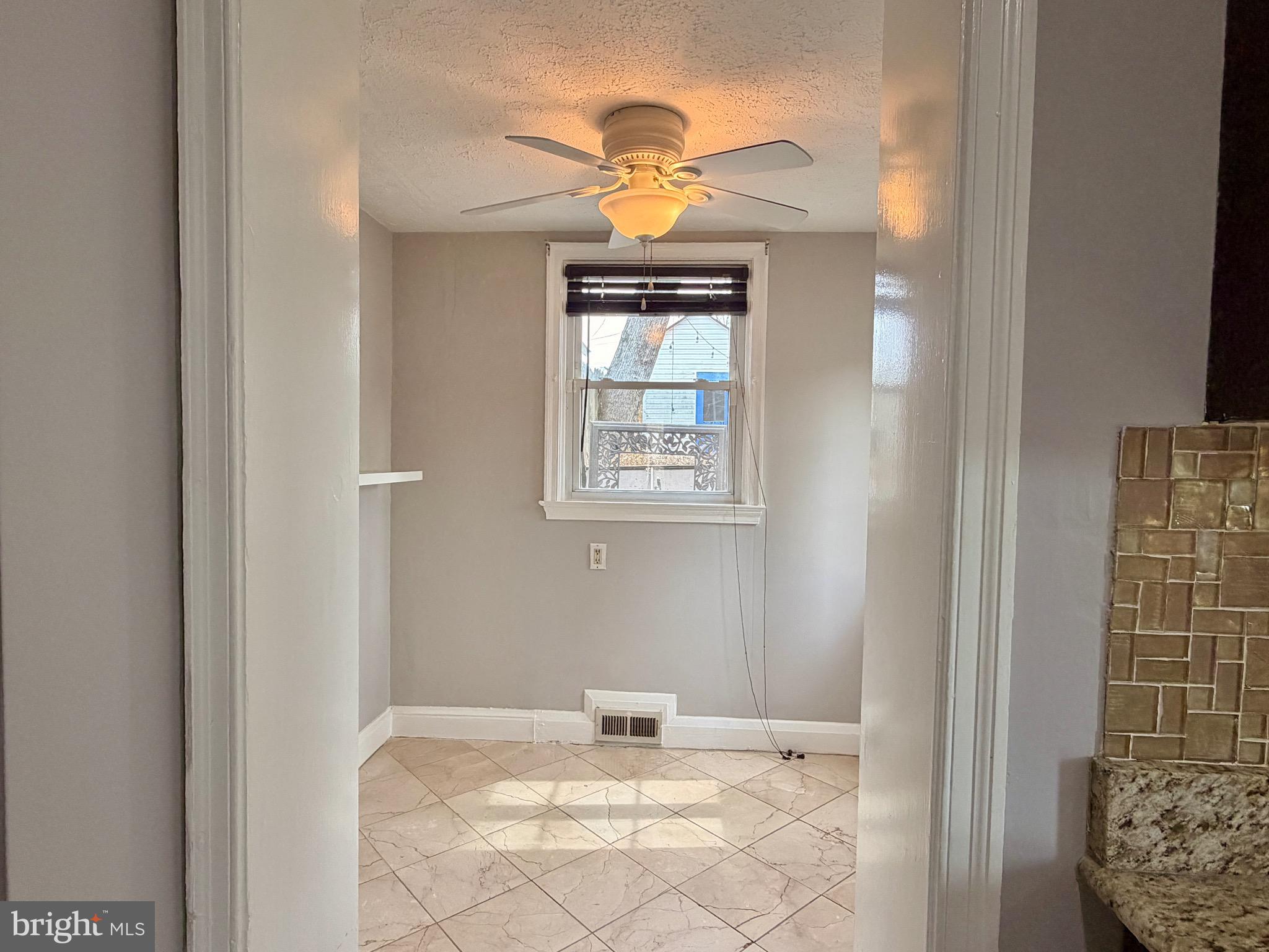 LAKE WALKER - Residential