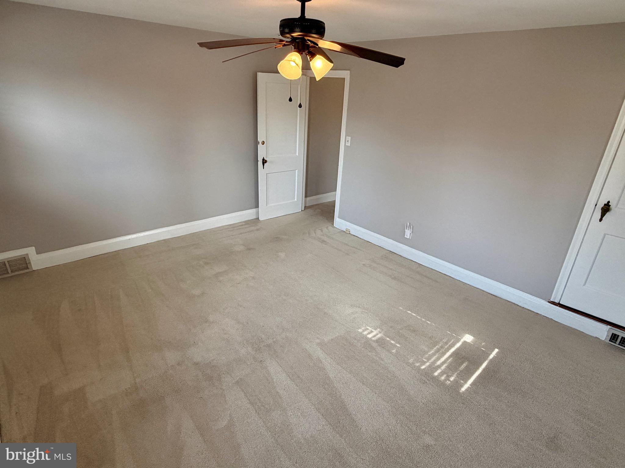 LAKE WALKER - Residential