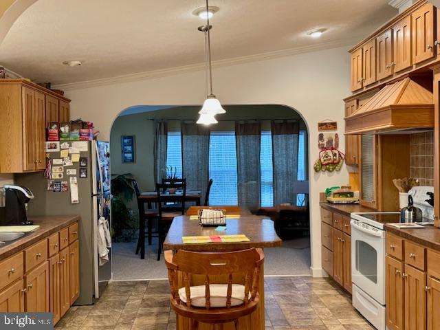 CECIL WOODS - Residential