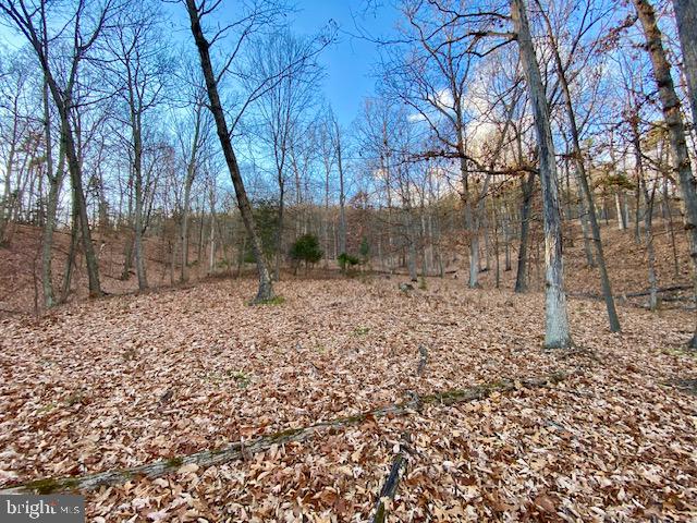 HIDDEN HOLLOWS - Land