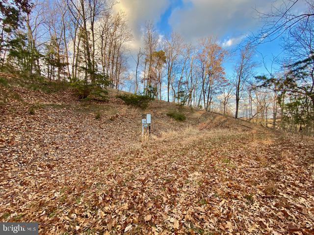 HIDDEN HOLLOWS - Land