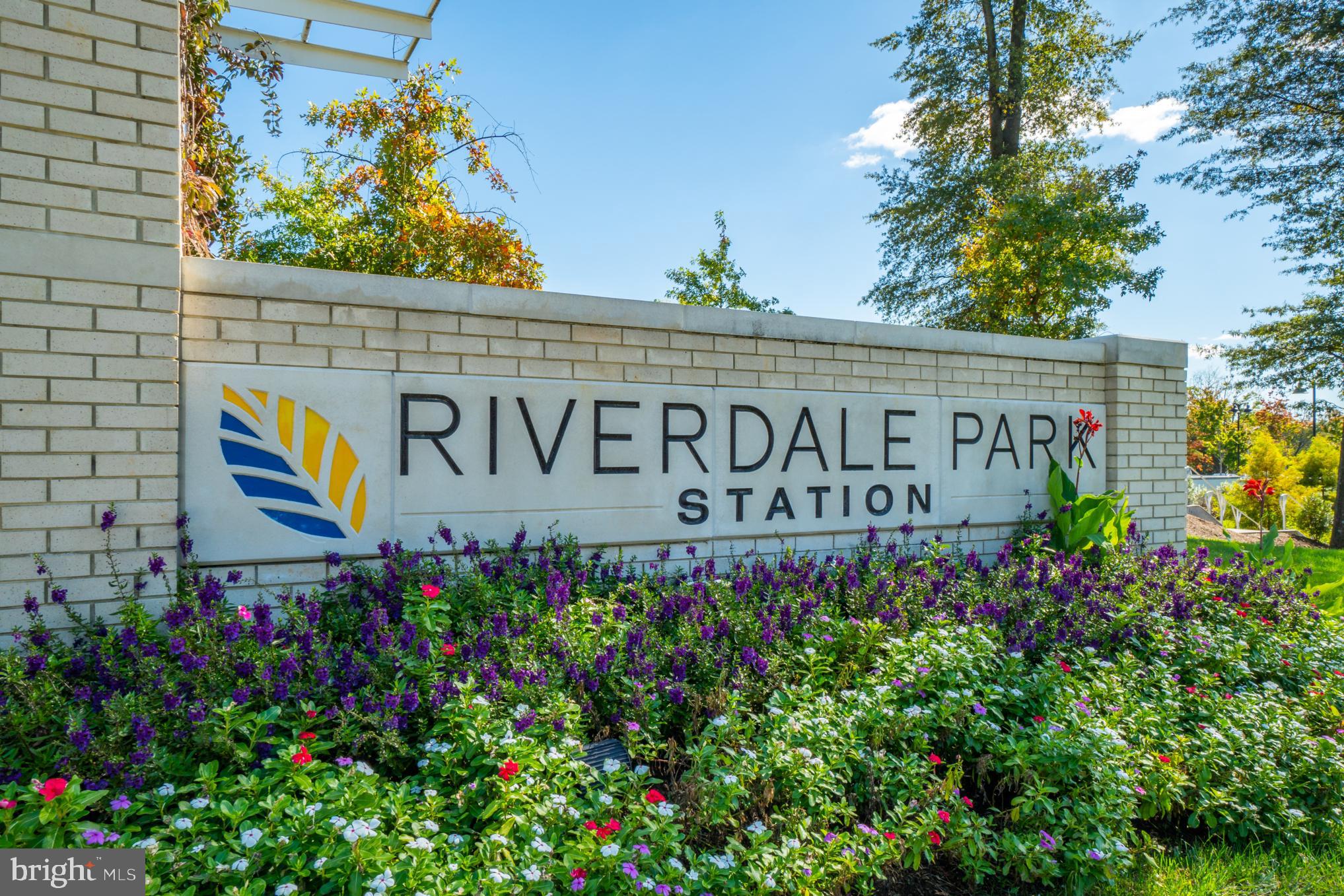 GATEWAY WEST - Residential