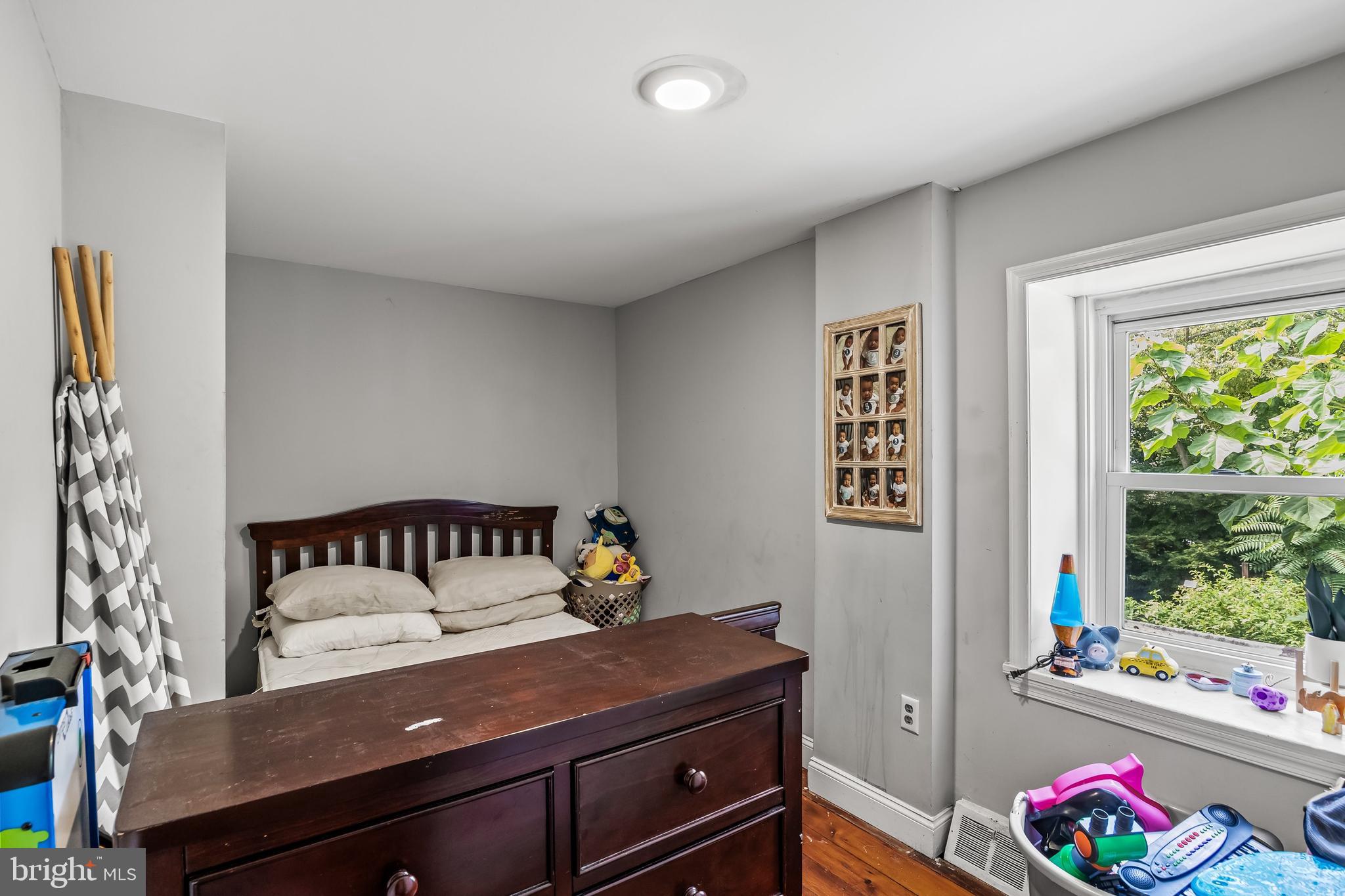 EAST FALLS - Residential