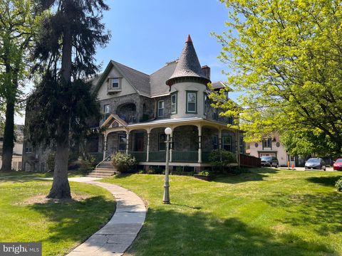 Photo of 192 N Lansdowne Avenue #B1, LANSDOWNE, PA 19050 (MLS # PADE2113552)