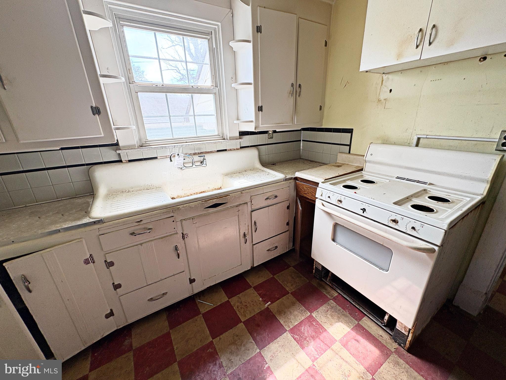 BALTIMORE HIGHLANDS - Residential