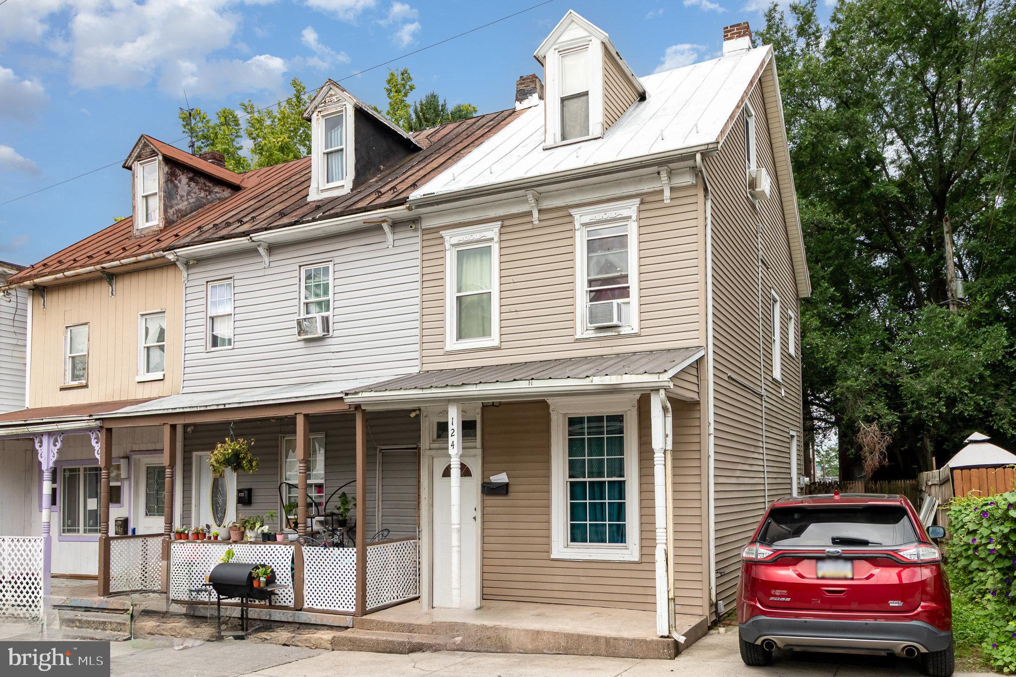 Property is tenant occupied (lease expires January 30, 2026), please try to give as much notice as possible.
Investors welcome to this 3 BR half of a duplex with off-street parking! Almost 1200 sq ft, located on a secluded block within minutes of the capital building. Living room, dining room, and large kitchen on first floor. You will love the 2nd floor laundry, and nice sized bathroom. Newer windows, siding, flooring, cabinets plus more.