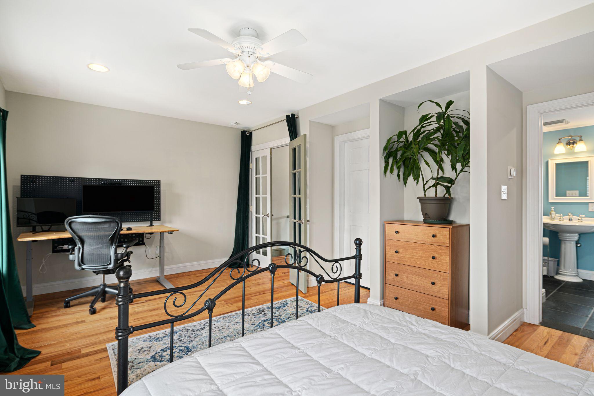 EAST KENSINGTON - Residential