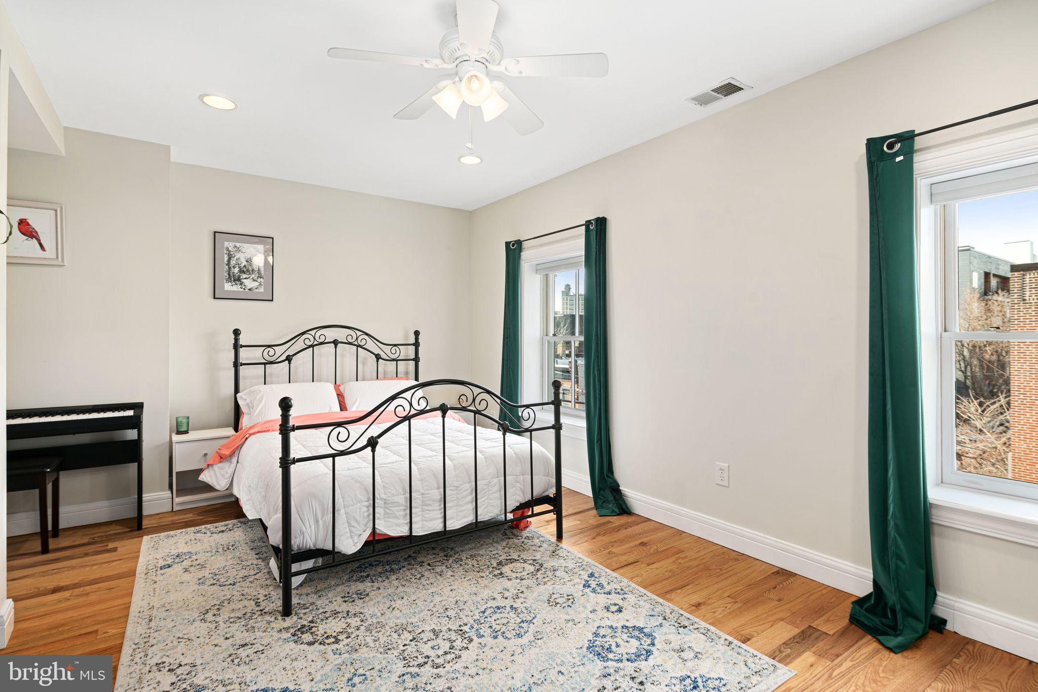 EAST KENSINGTON - Residential