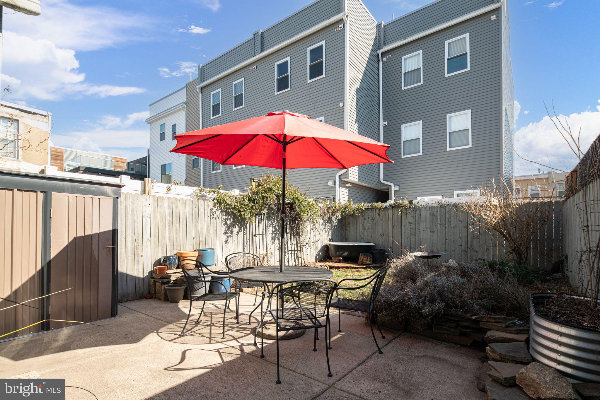 EAST KENSINGTON - Residential