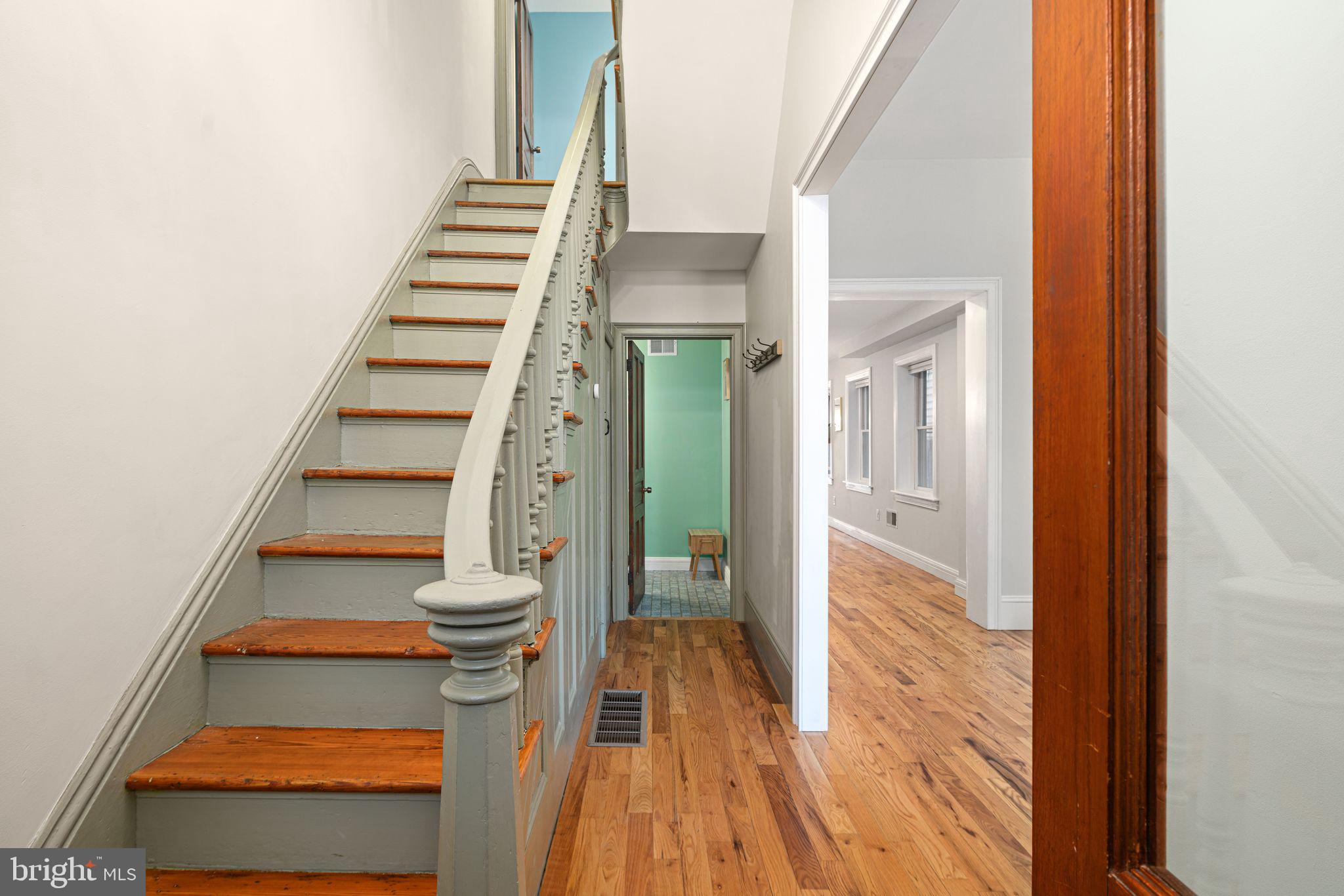 EAST KENSINGTON - Residential