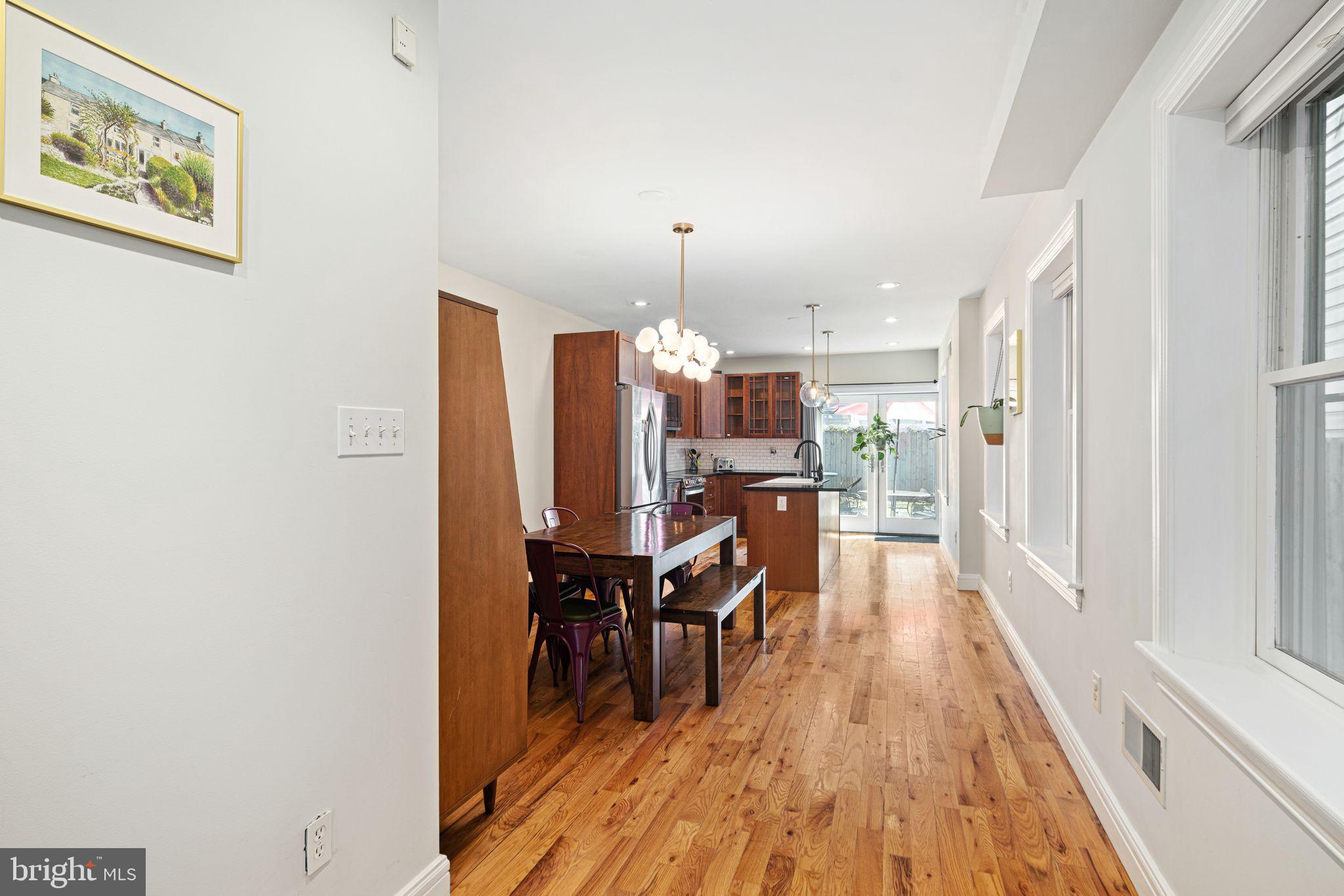 EAST KENSINGTON - Residential