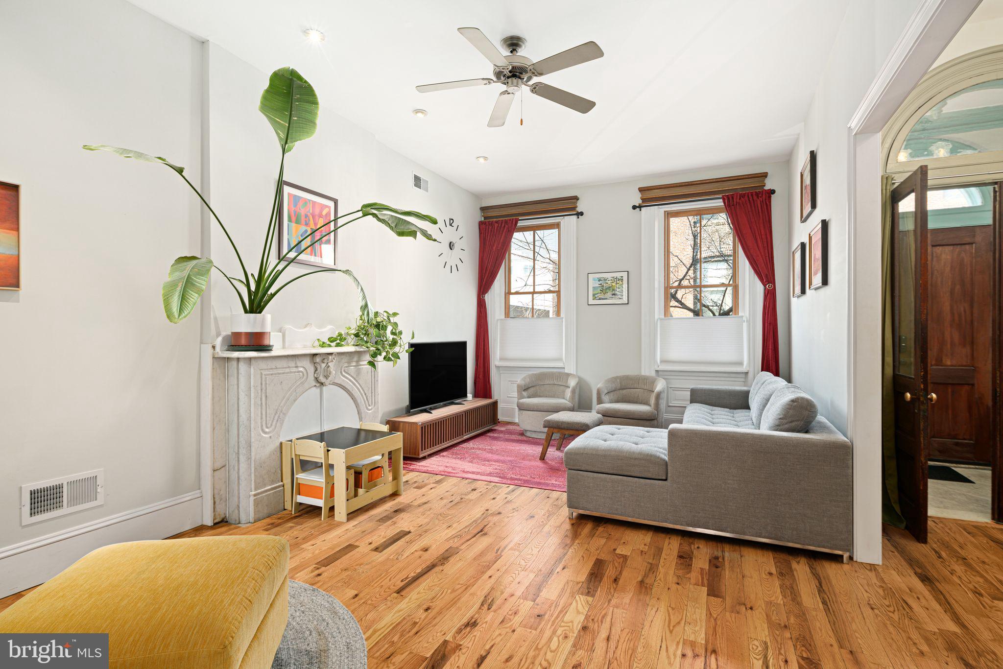 EAST KENSINGTON - Residential