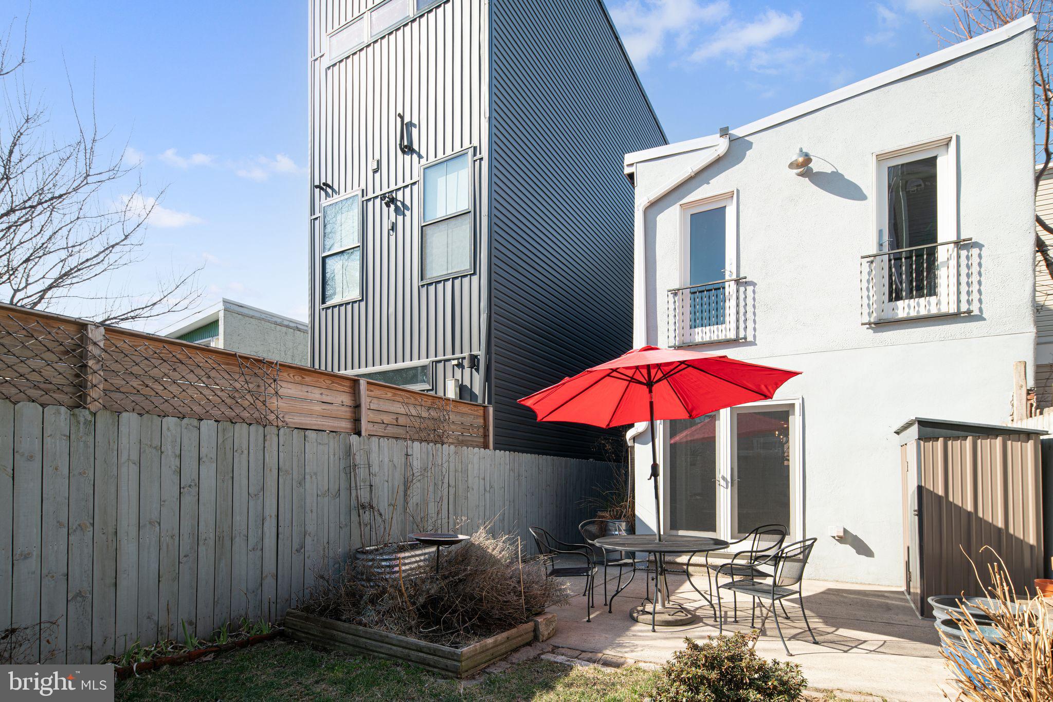 EAST KENSINGTON - Residential