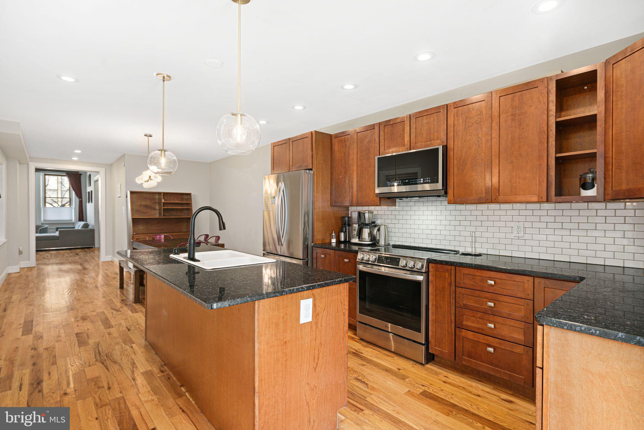 EAST KENSINGTON - Residential