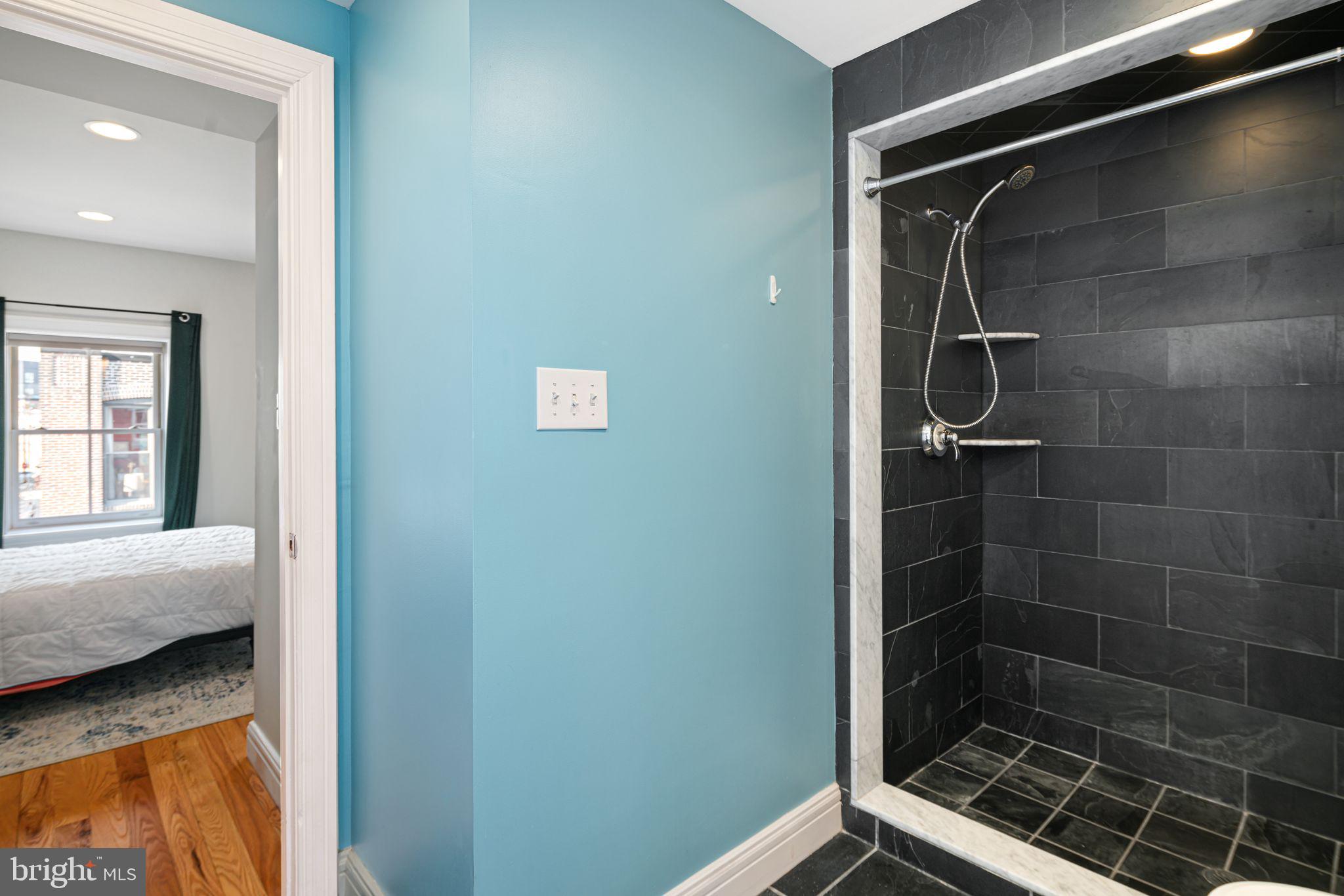 EAST KENSINGTON - Residential