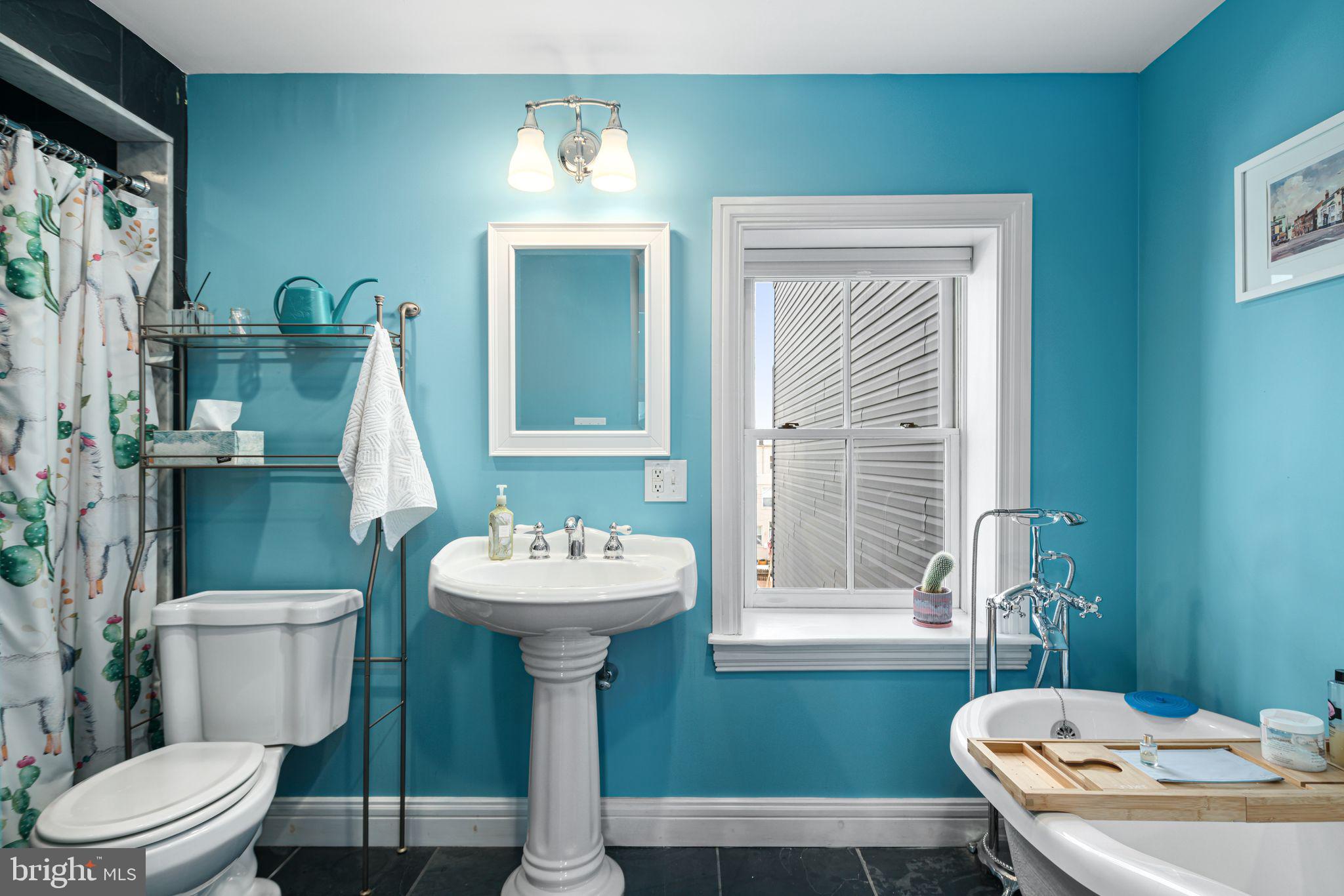 EAST KENSINGTON - Residential