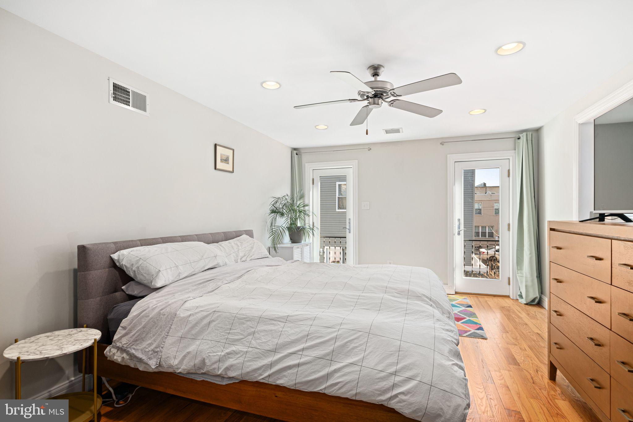 EAST KENSINGTON - Residential