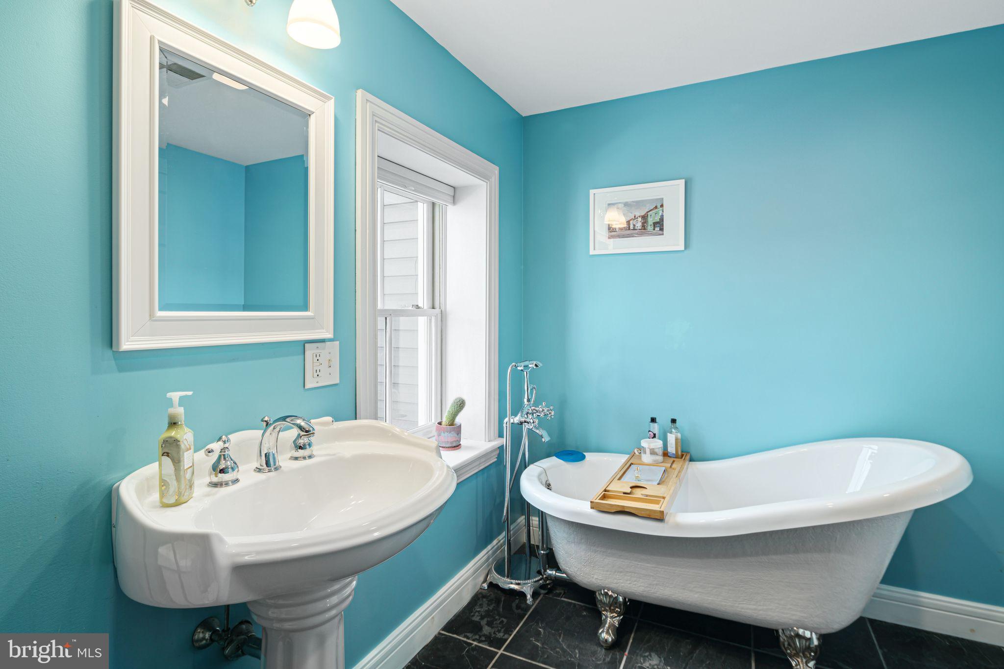 EAST KENSINGTON - Residential