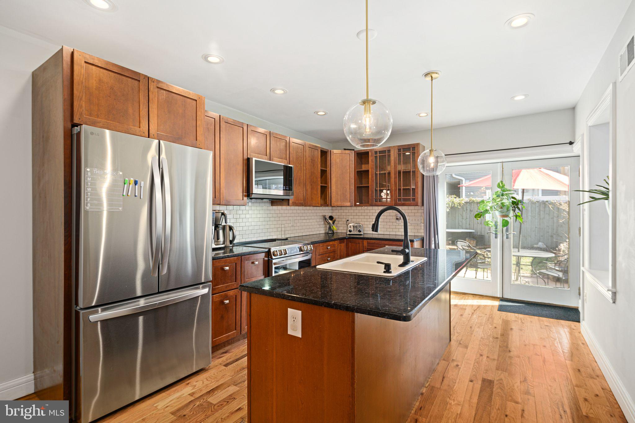 EAST KENSINGTON - Residential