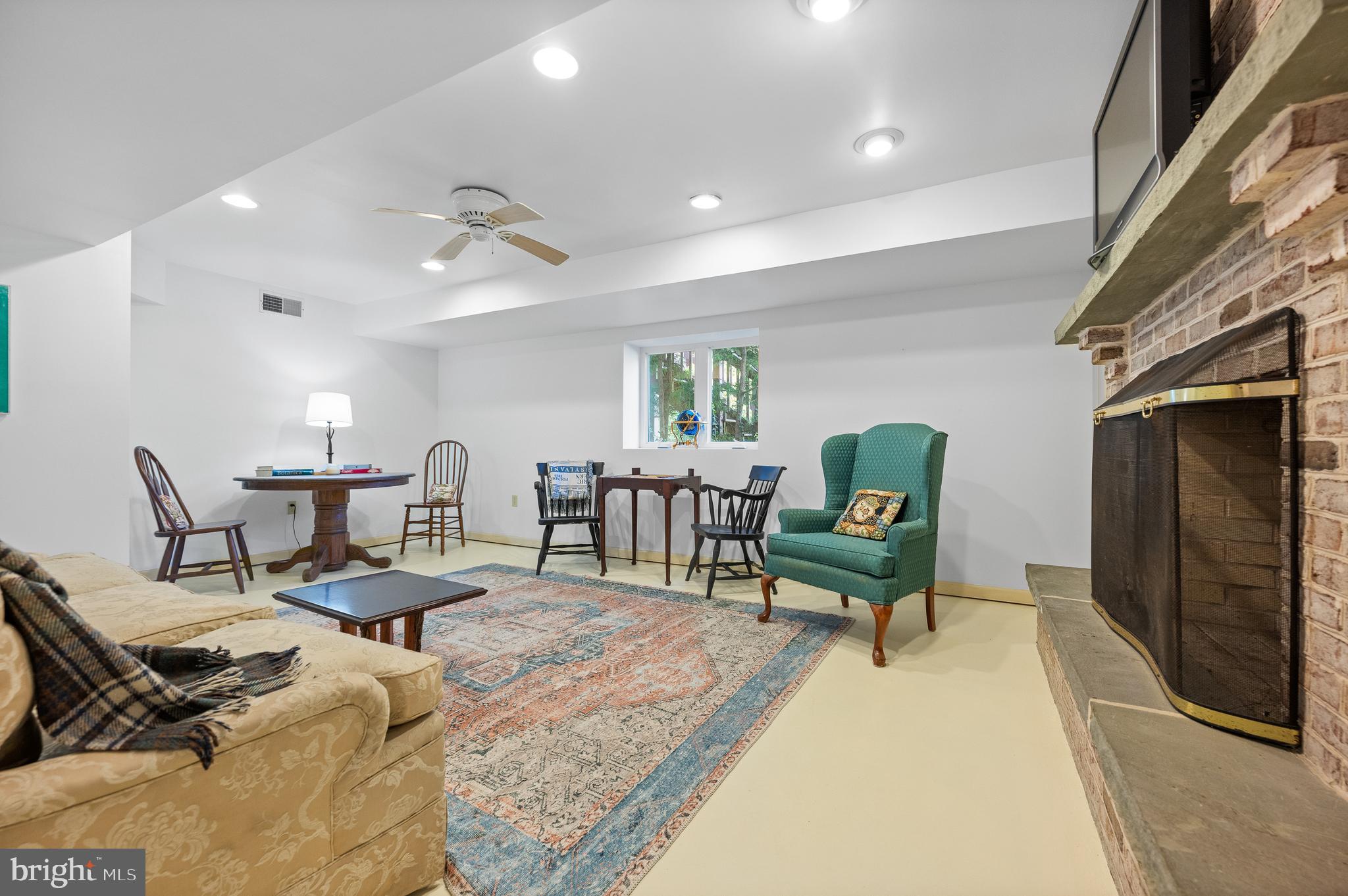 RADNOR HUNT - Residential