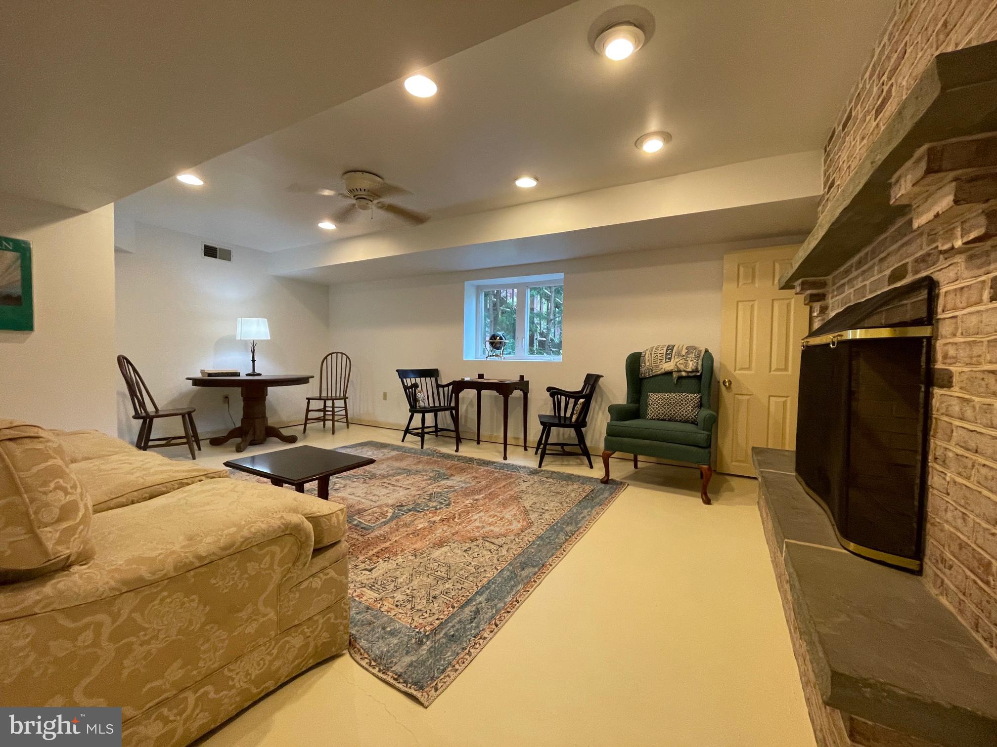 RADNOR HUNT - Residential