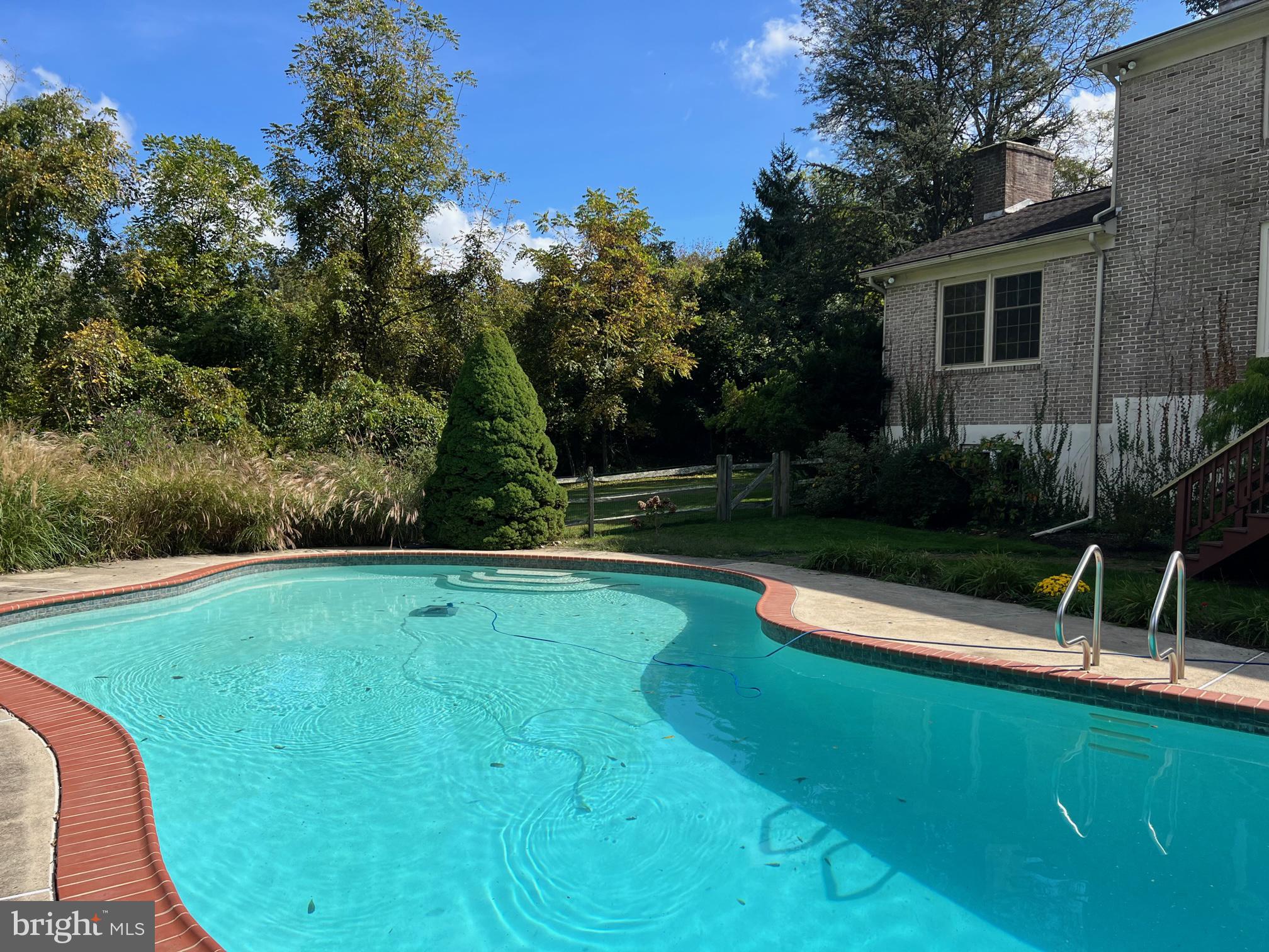 RADNOR HUNT - Residential