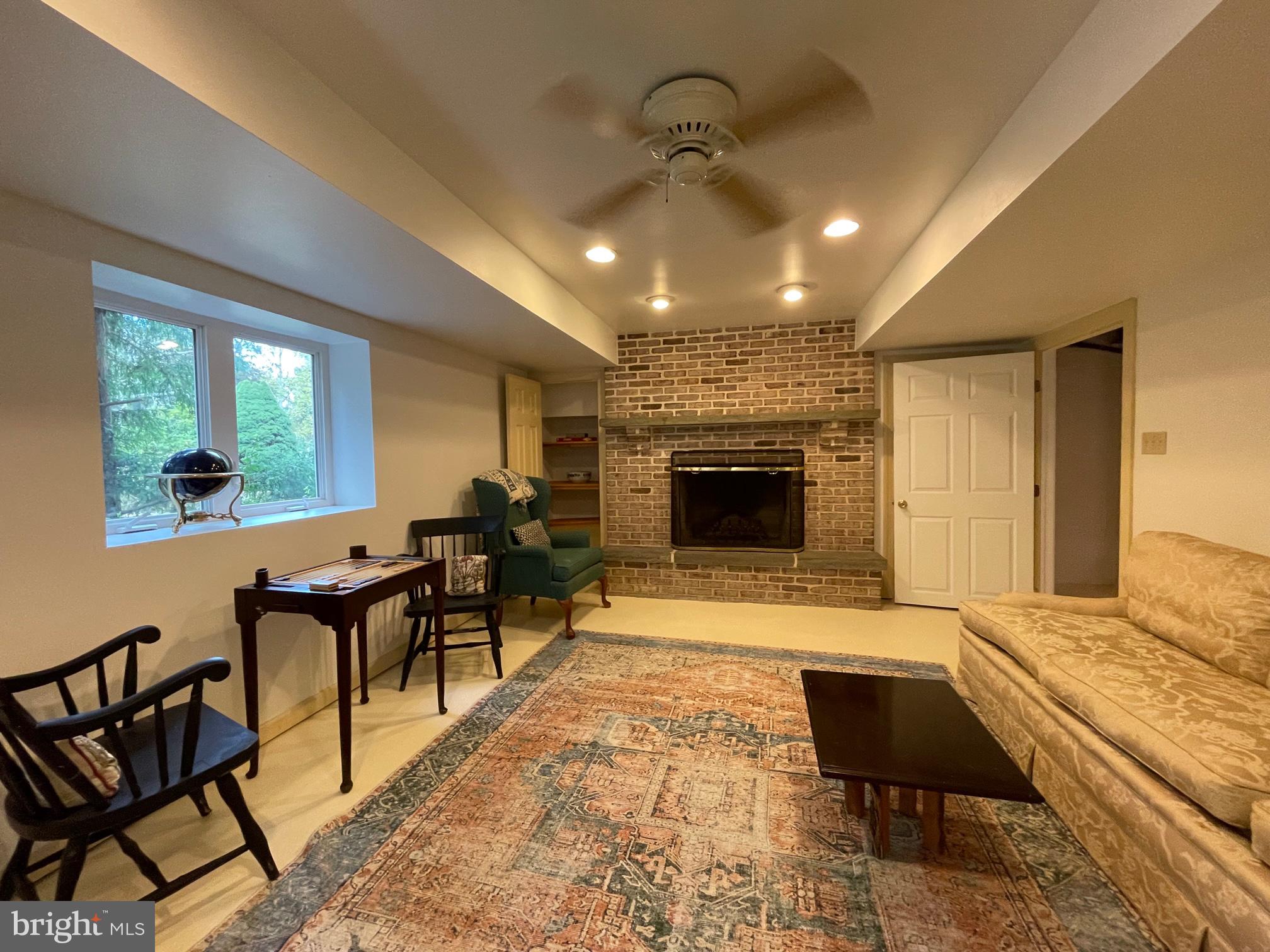 RADNOR HUNT - Residential